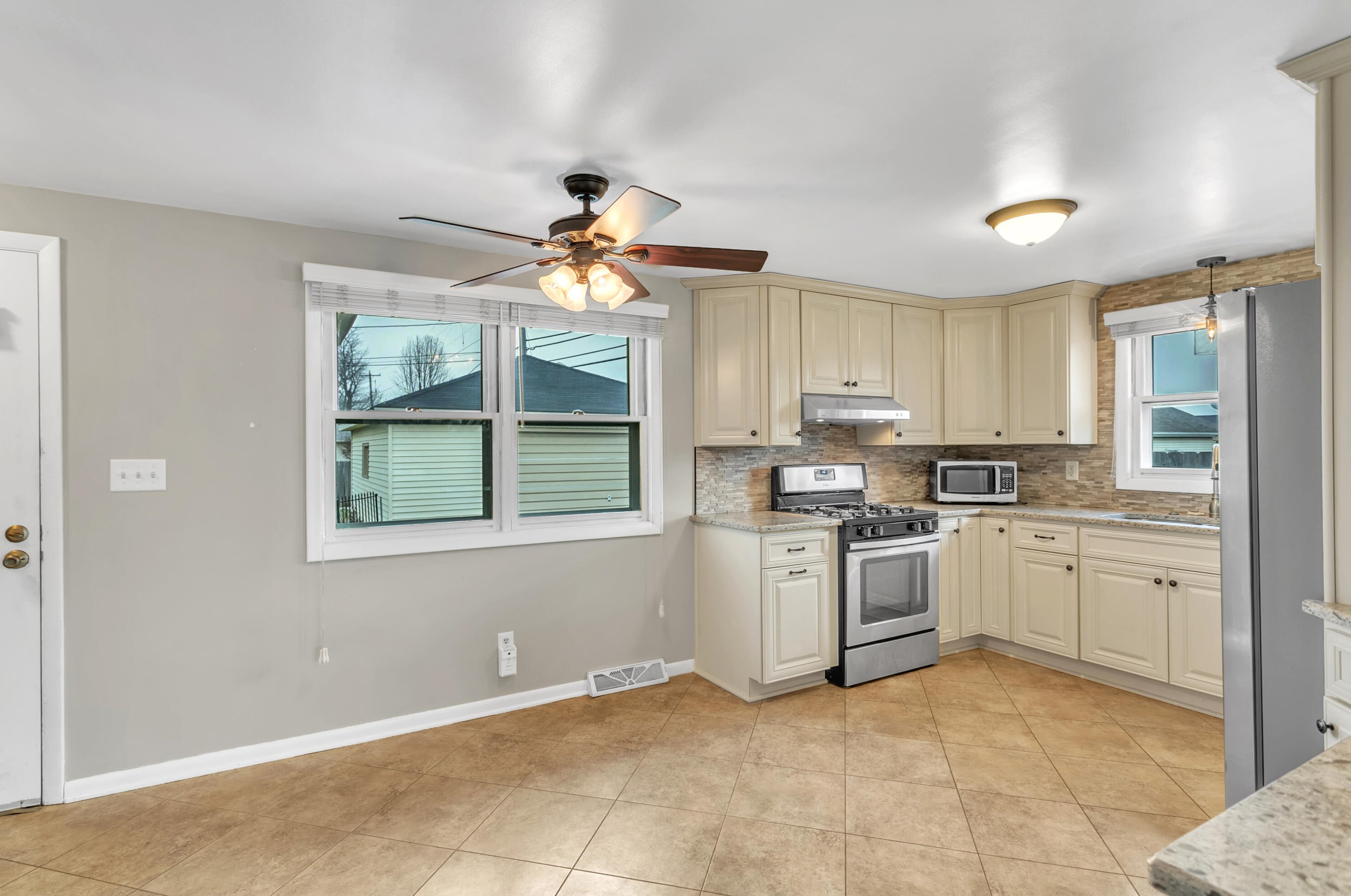 8614 36th Ave, Kenosha WI  53142-2540 exterior