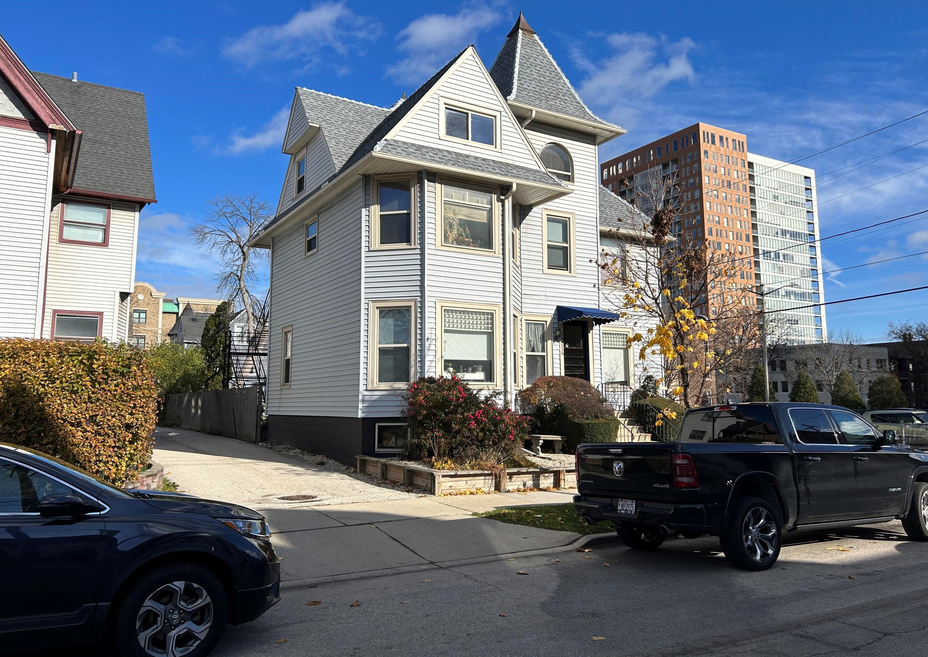 1714 Irving Pl, Milwaukee, WI 53202-1478