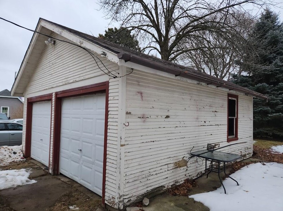 711 16 St, Manitowoc WI 54220-3805 exterior