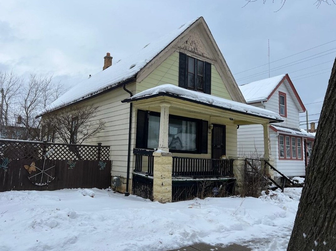 704 W Melvina St, Milwaukee, WI 53206