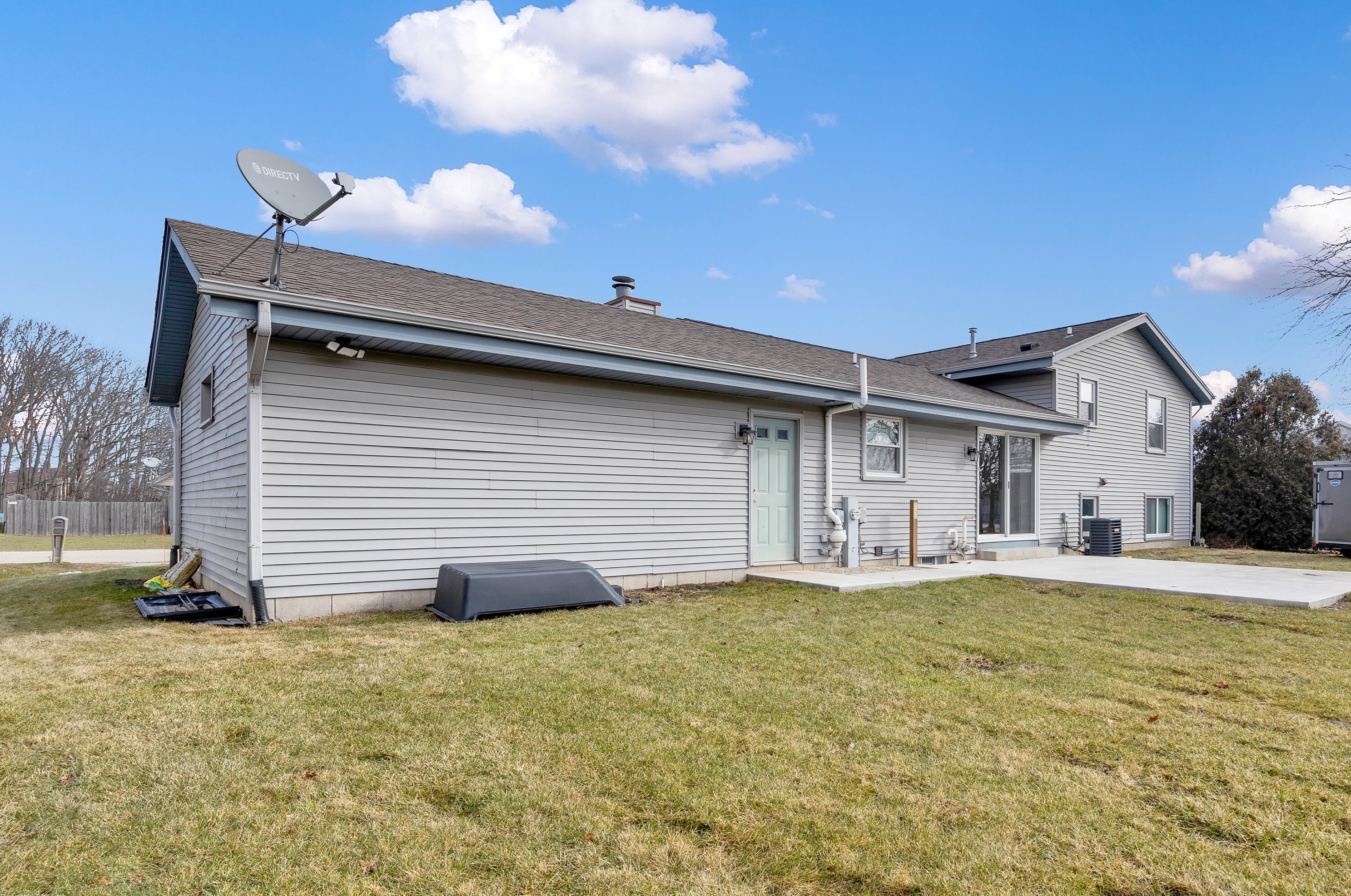 6748 Bay Wood Dr, Racine WI  53402-1383 exterior