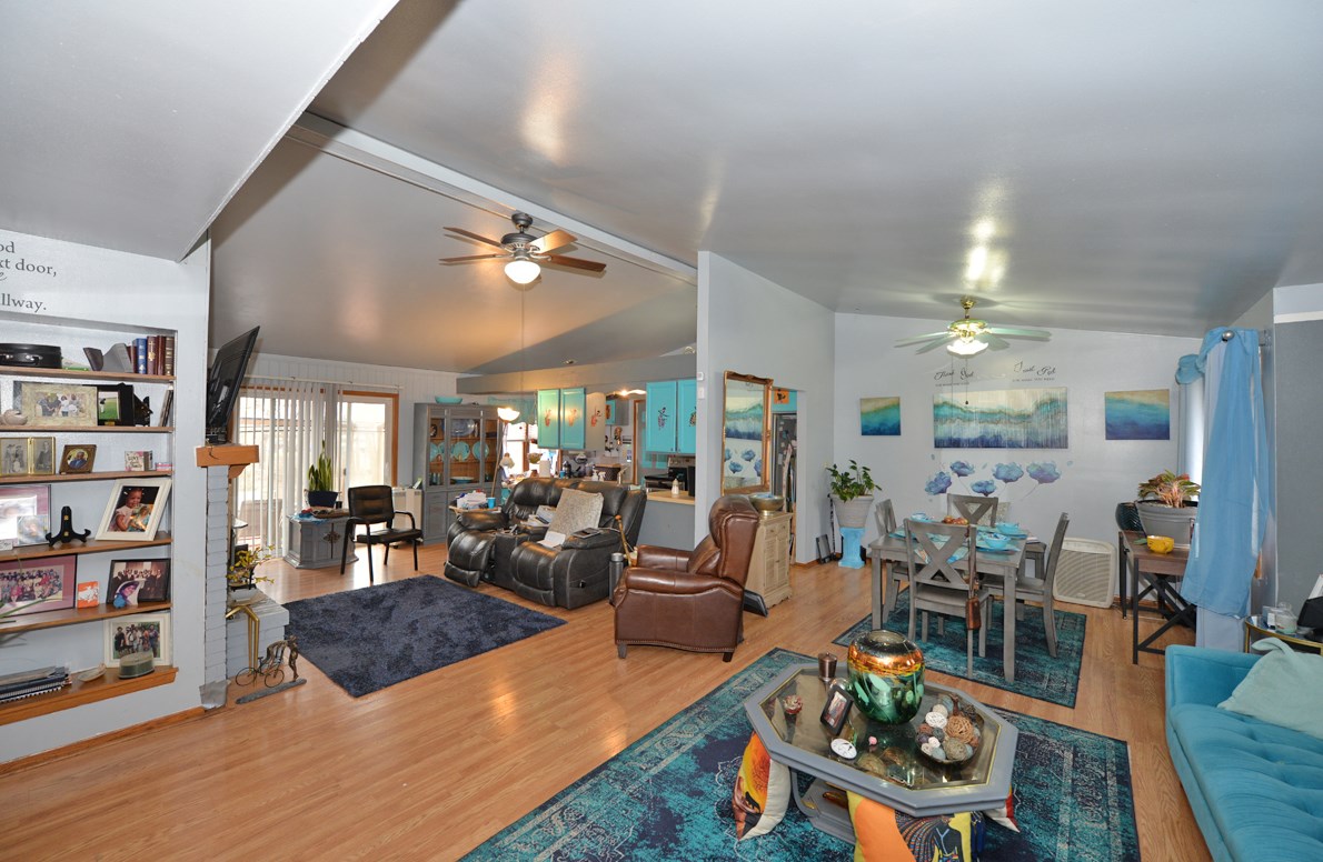 6035 Fayette Dr, Racine, WI 53402-1617