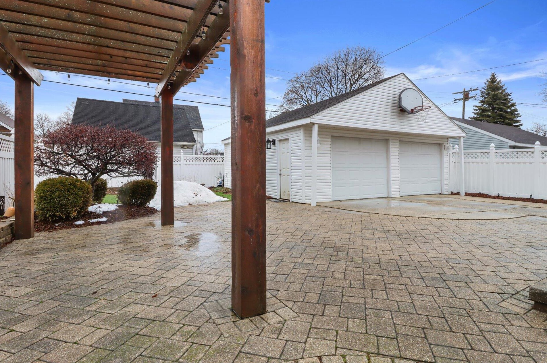 7721 28 Ave, Kenosha WI 53143-5620 exterior