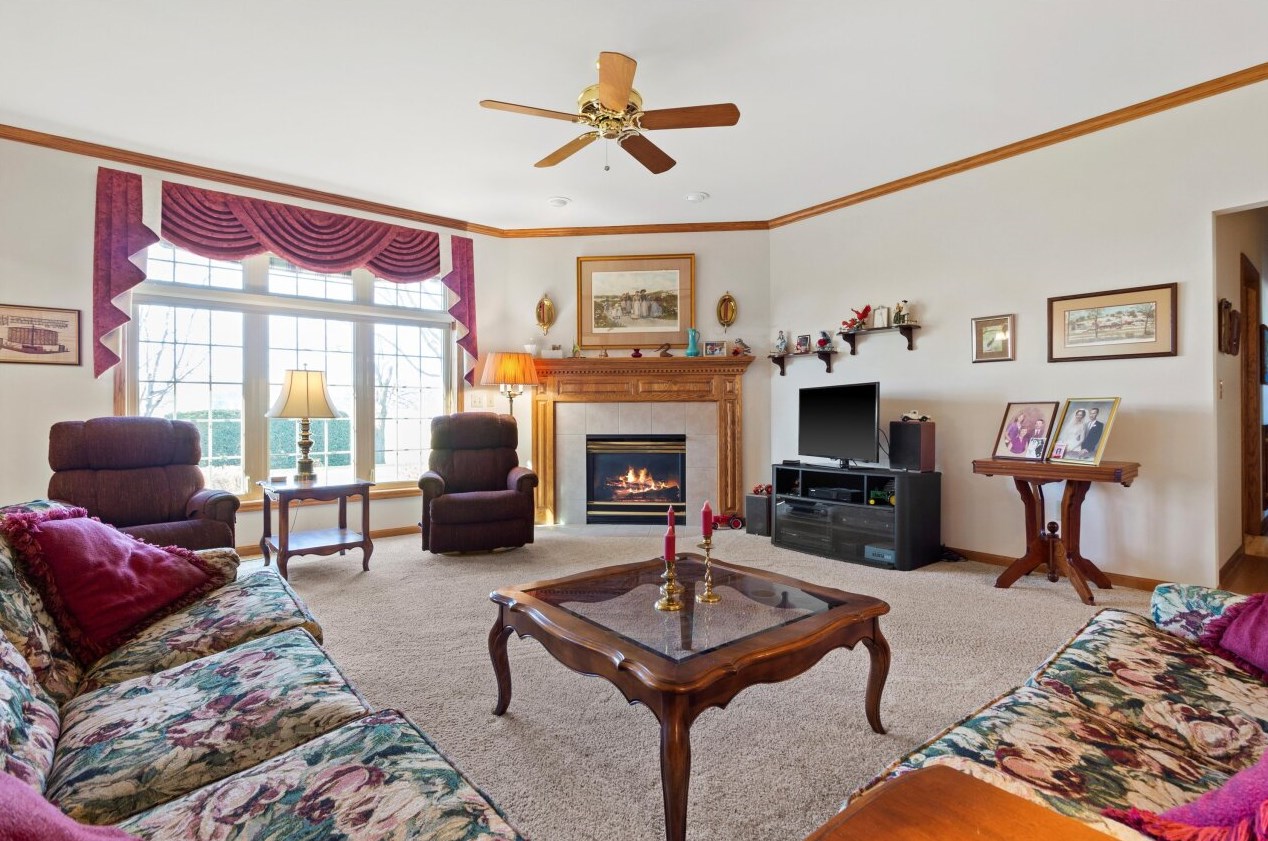 3122 Fox Ridge Dr, Waukesha, WI 53189-6828