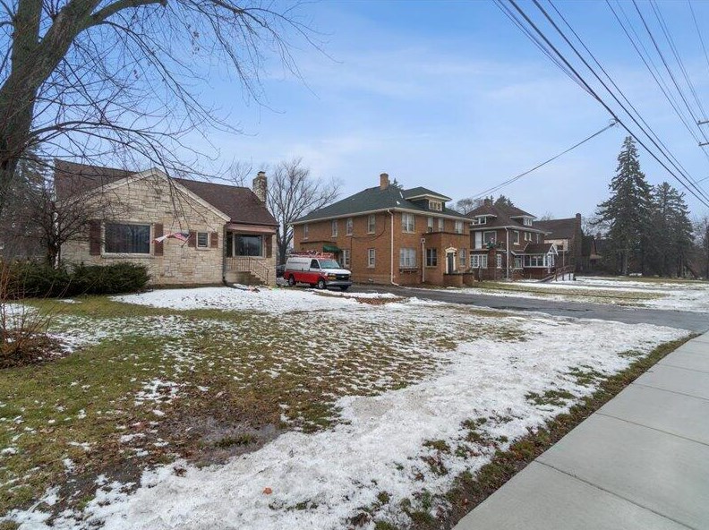 4402 75th St, Kenosha, WI 53142