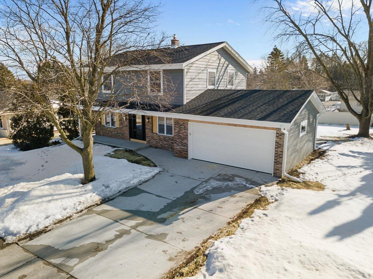 221 Cedar St, Grafton, WI 53024-2366
