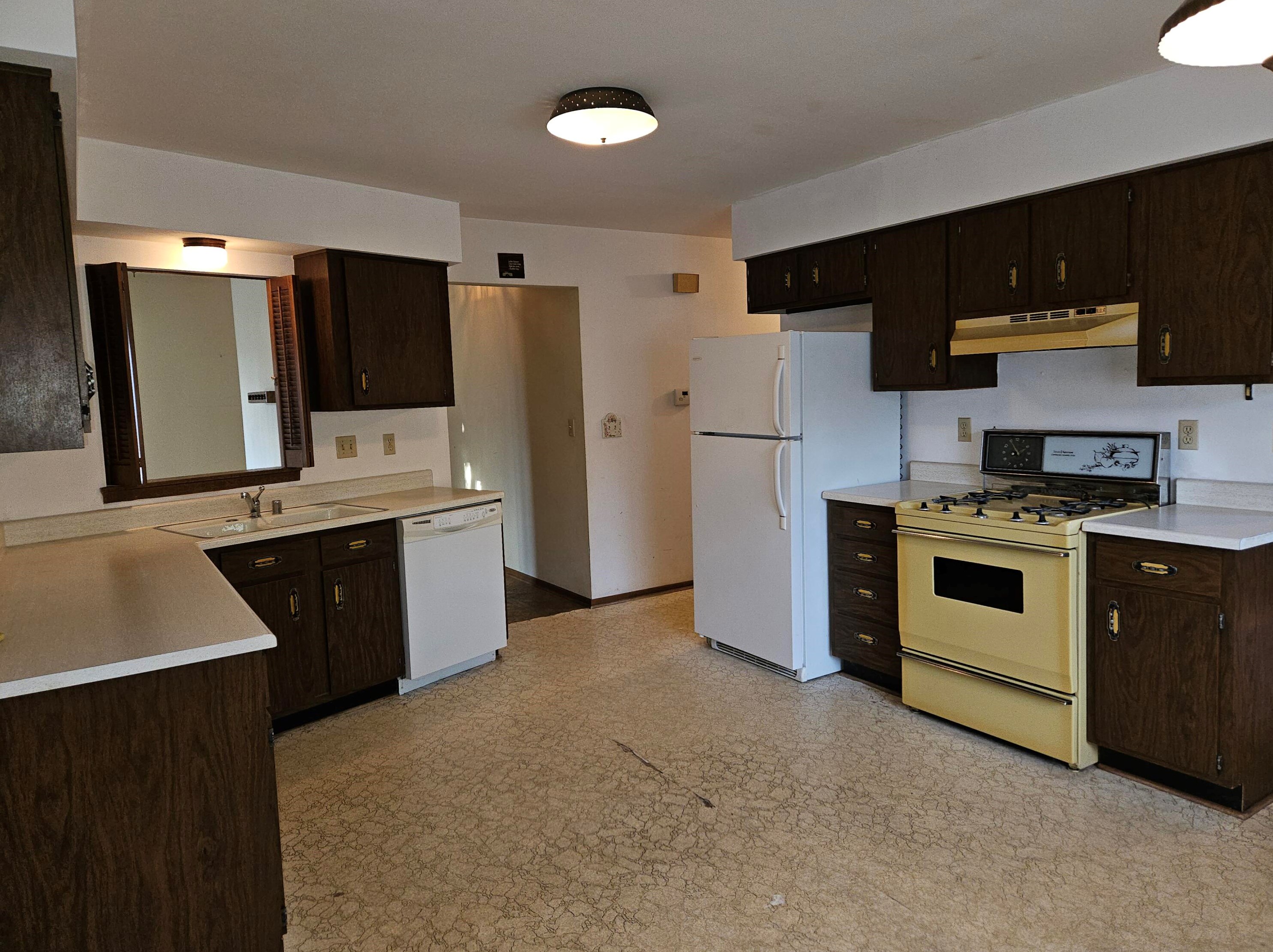 10431 Sylvia St, Milwaukee, WI 53224-2622