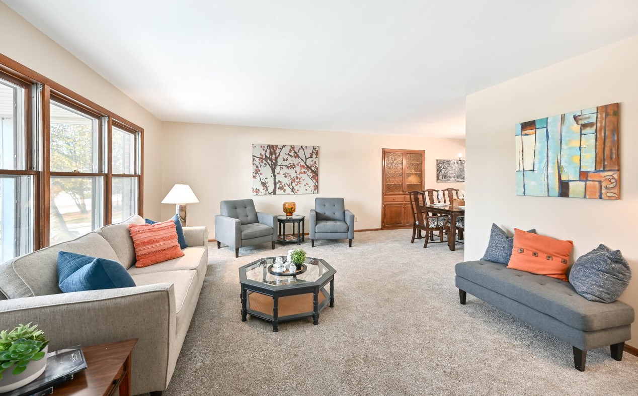734 Cambridge Ct, Grafton, WI 53024-2703