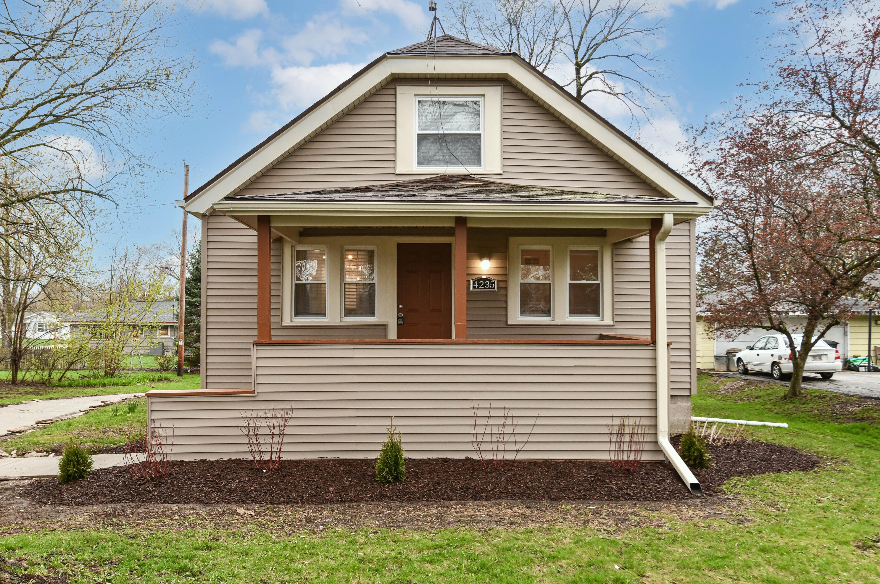 4235 92nd St, Milwaukee WI  53228-2133 exterior