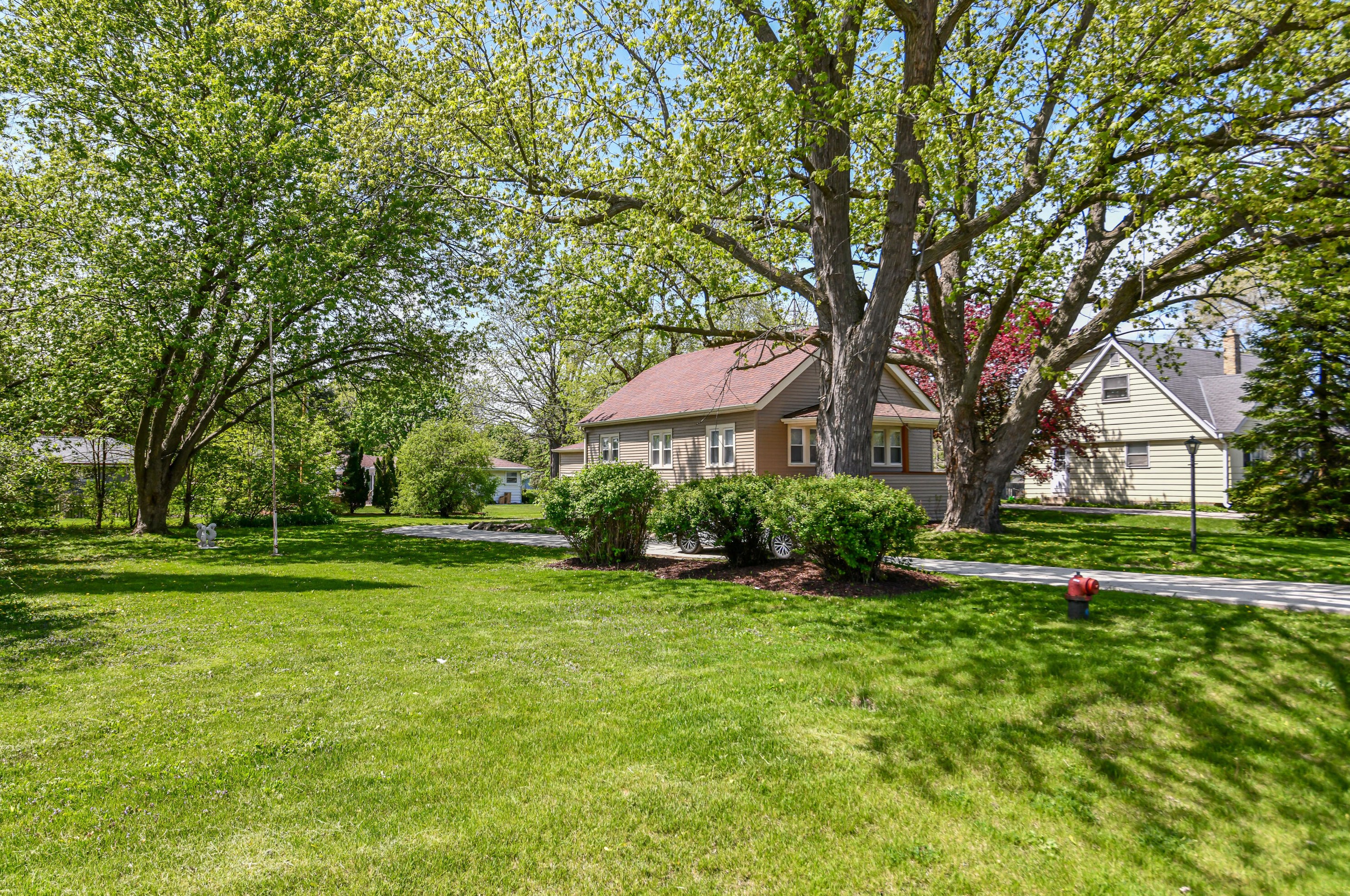 4235 92nd St, Milwaukee WI  53228-2133 exterior