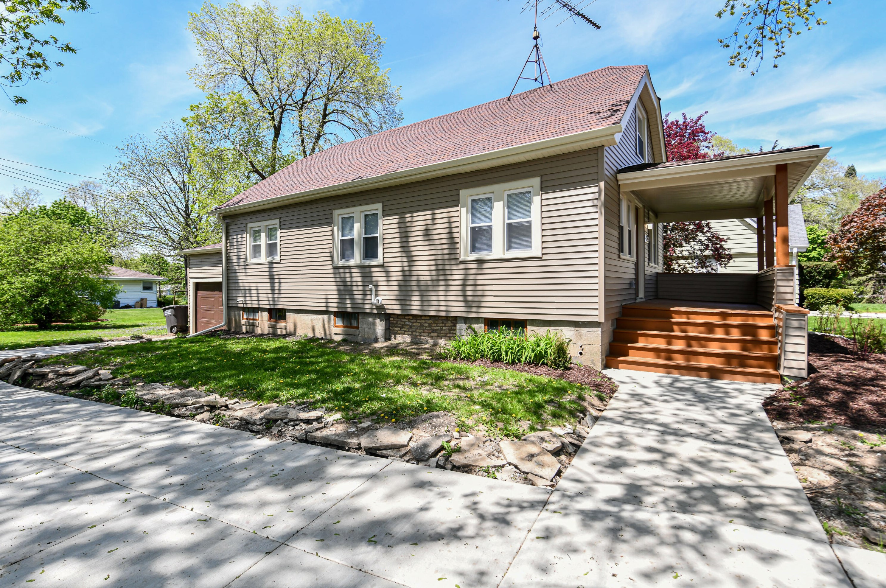 4235 92nd St, Milwaukee WI  53228-2133 exterior