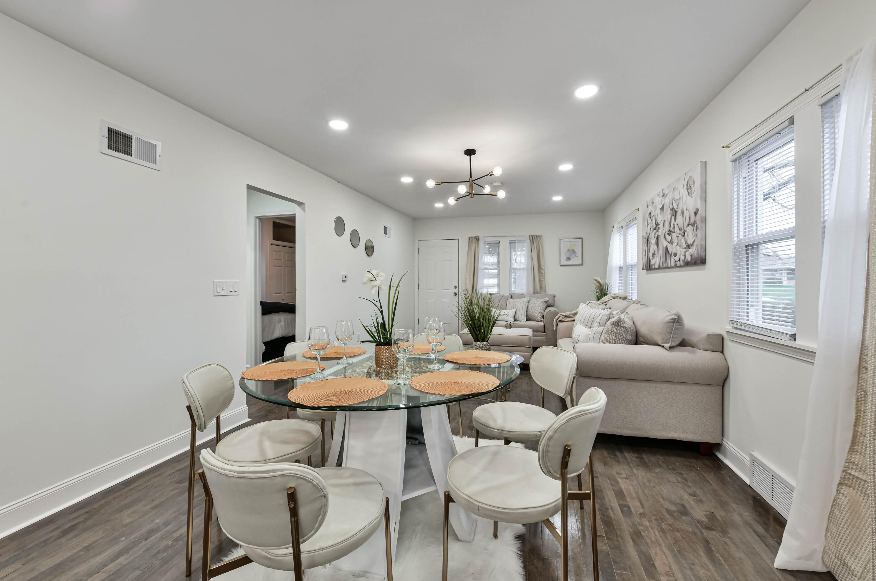 4235 92nd St, Milwaukee WI  53228-2133 exterior