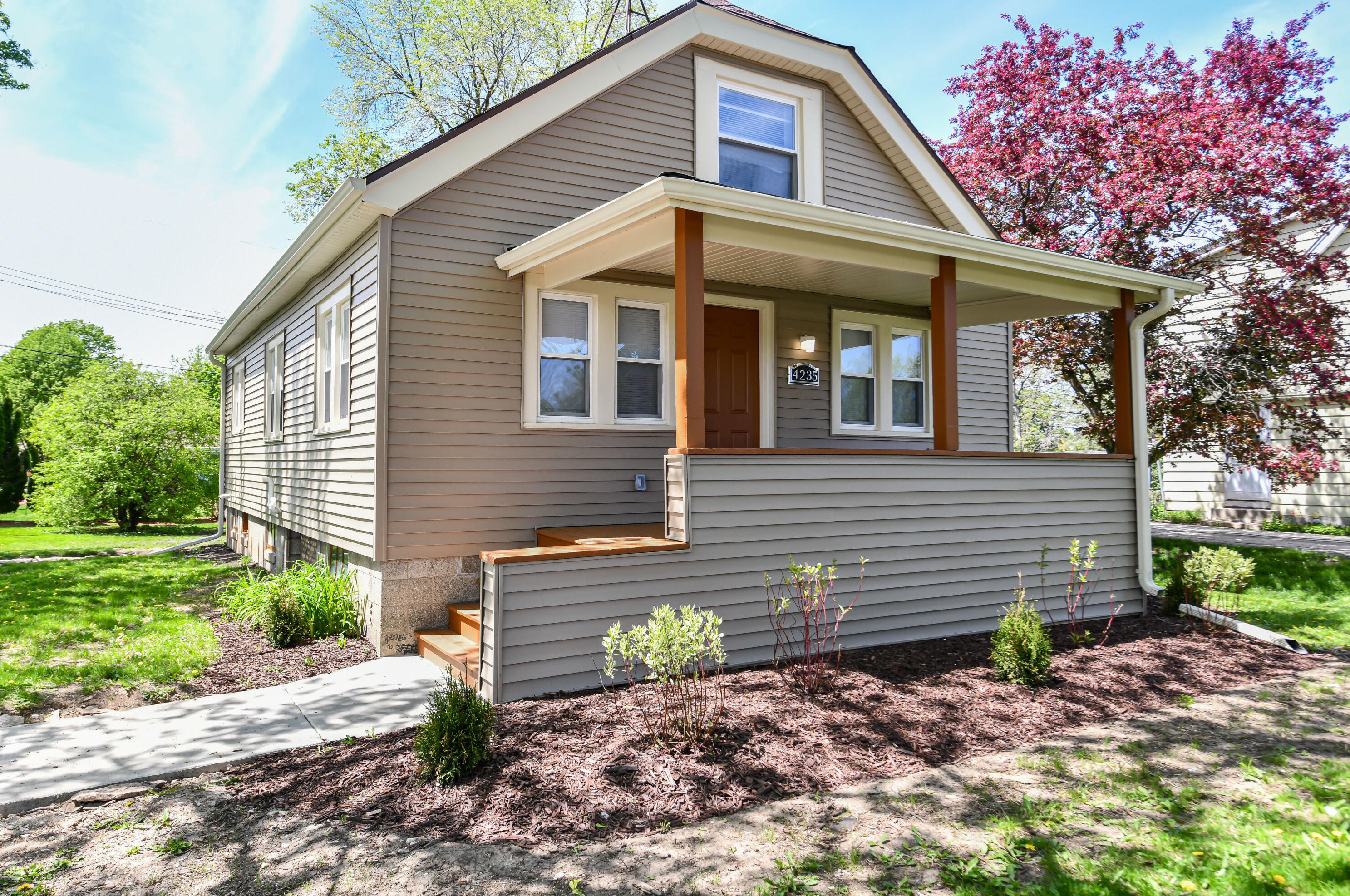 4235 92nd St, Milwaukee WI  53228-2133 exterior