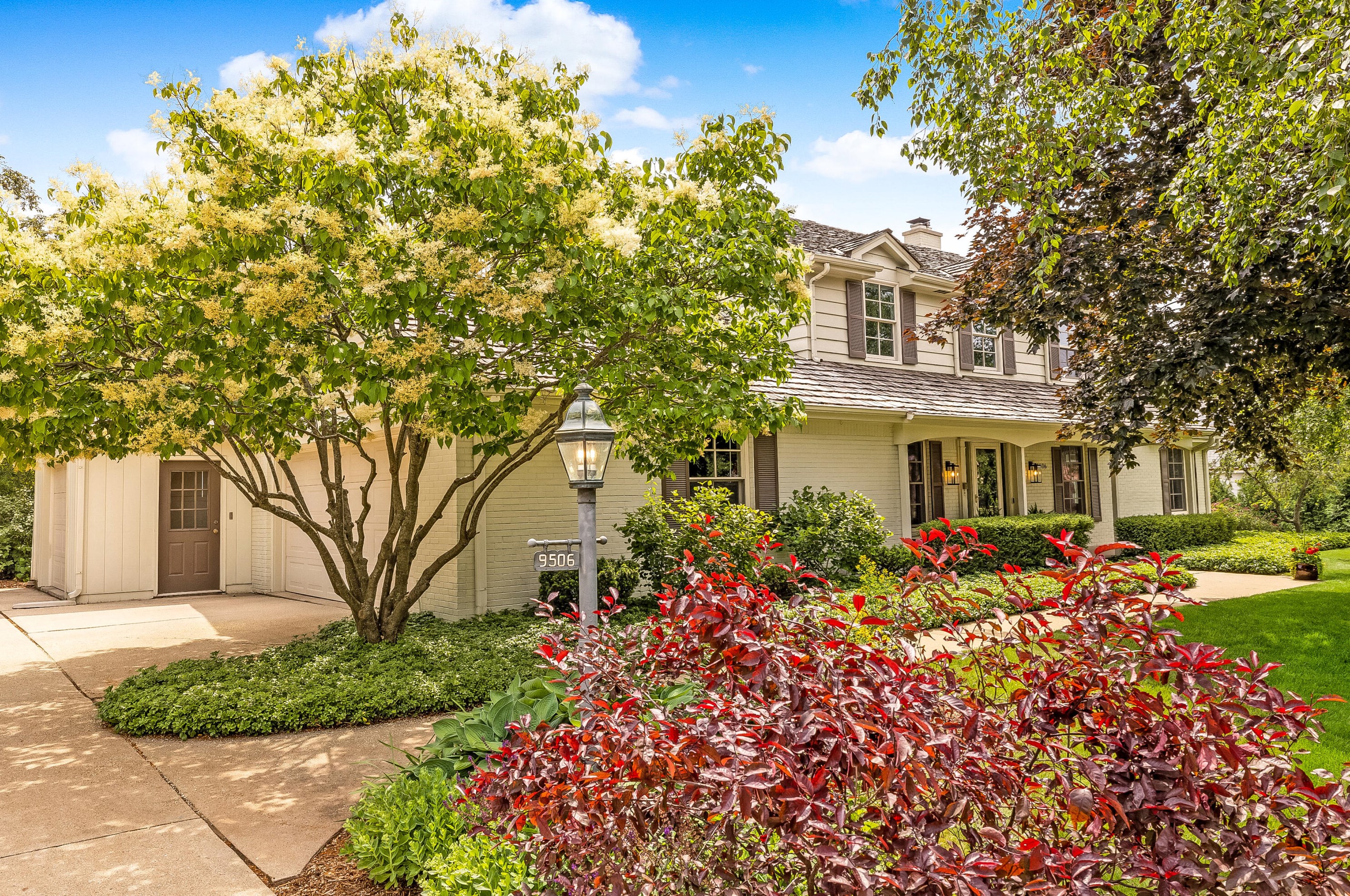 9506 Apple Blossom Ln, Milwaukee, WI 53217-1203