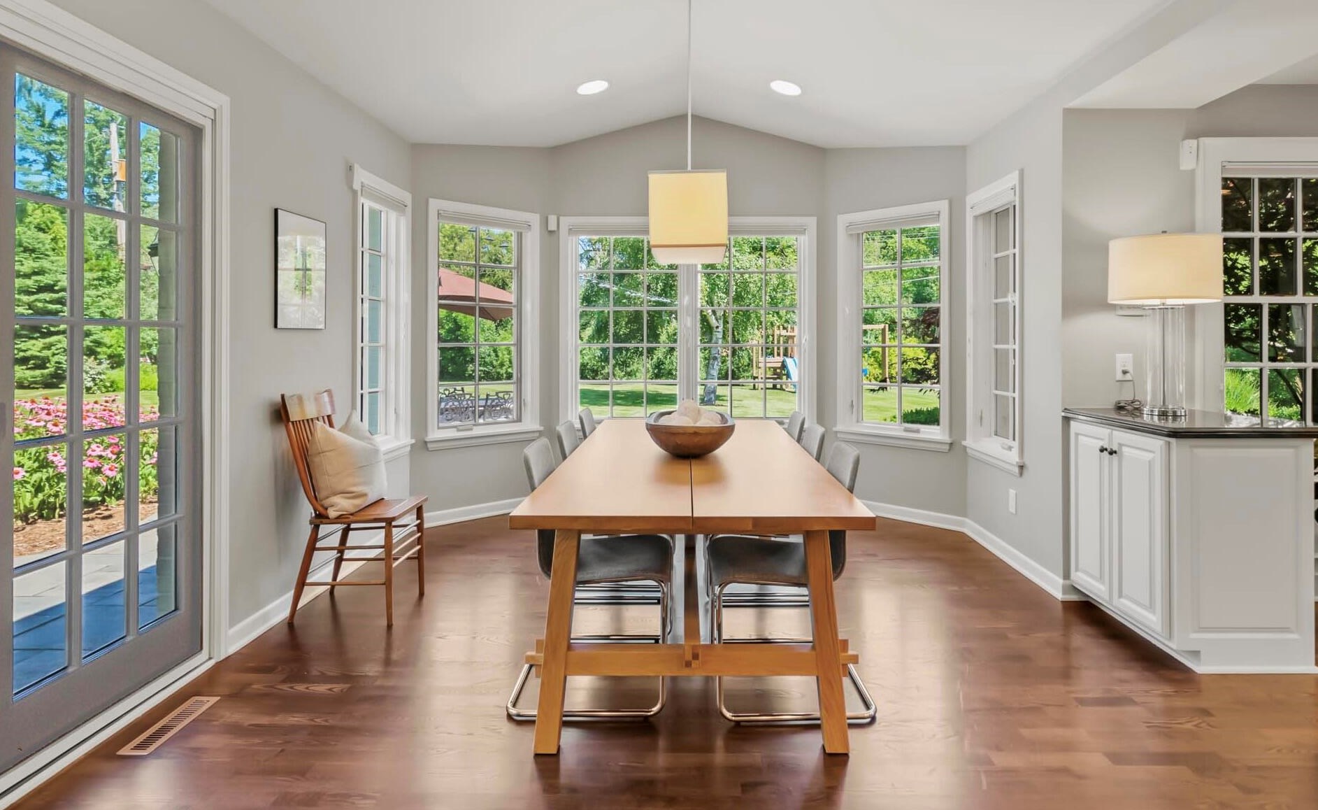 9506 Apple Blossom Ln, Milwaukee WI 53217-4401 exterior