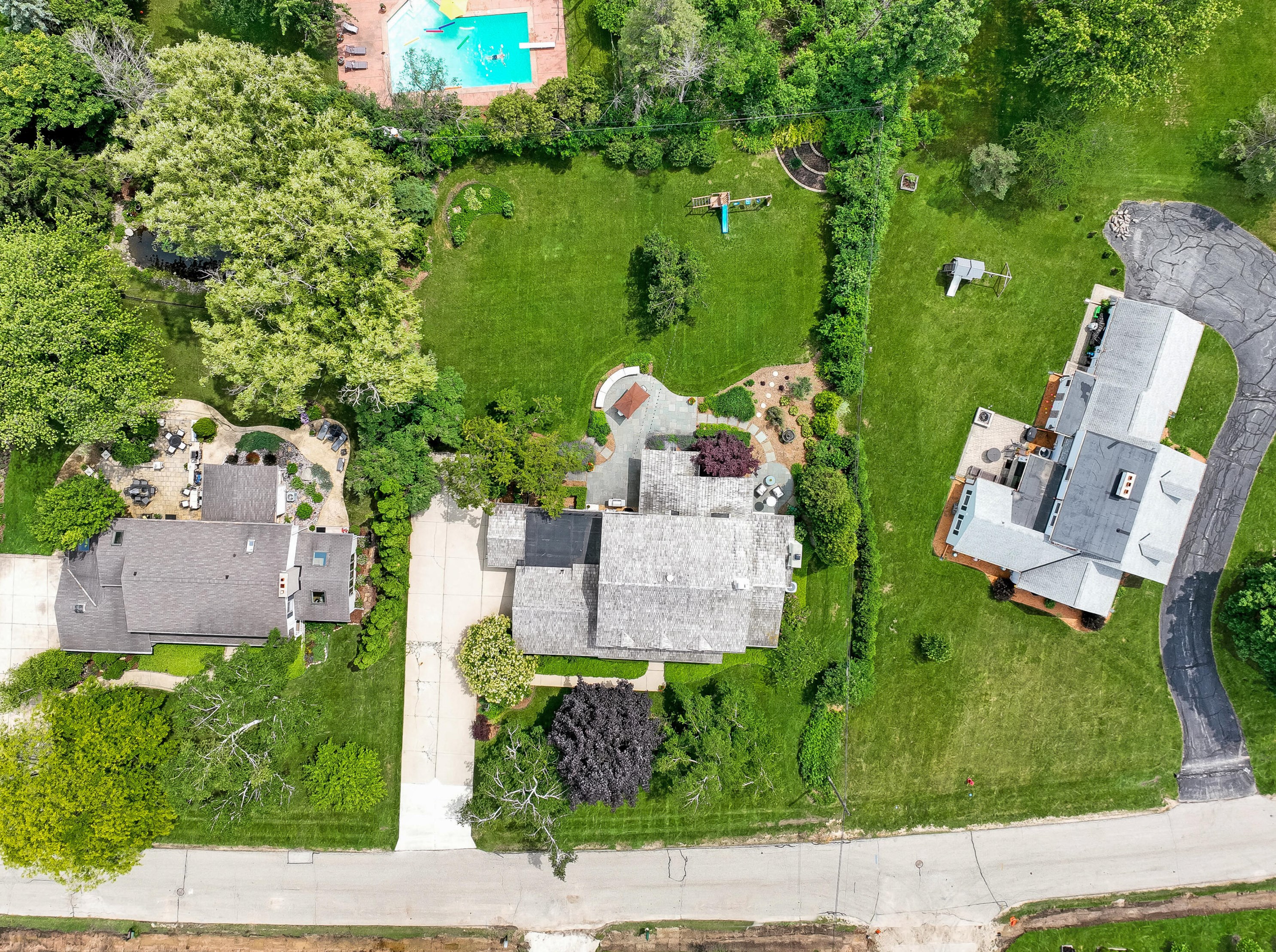 9506 Apple Blossom Ln, Milwaukee WI 53217-4401 exterior