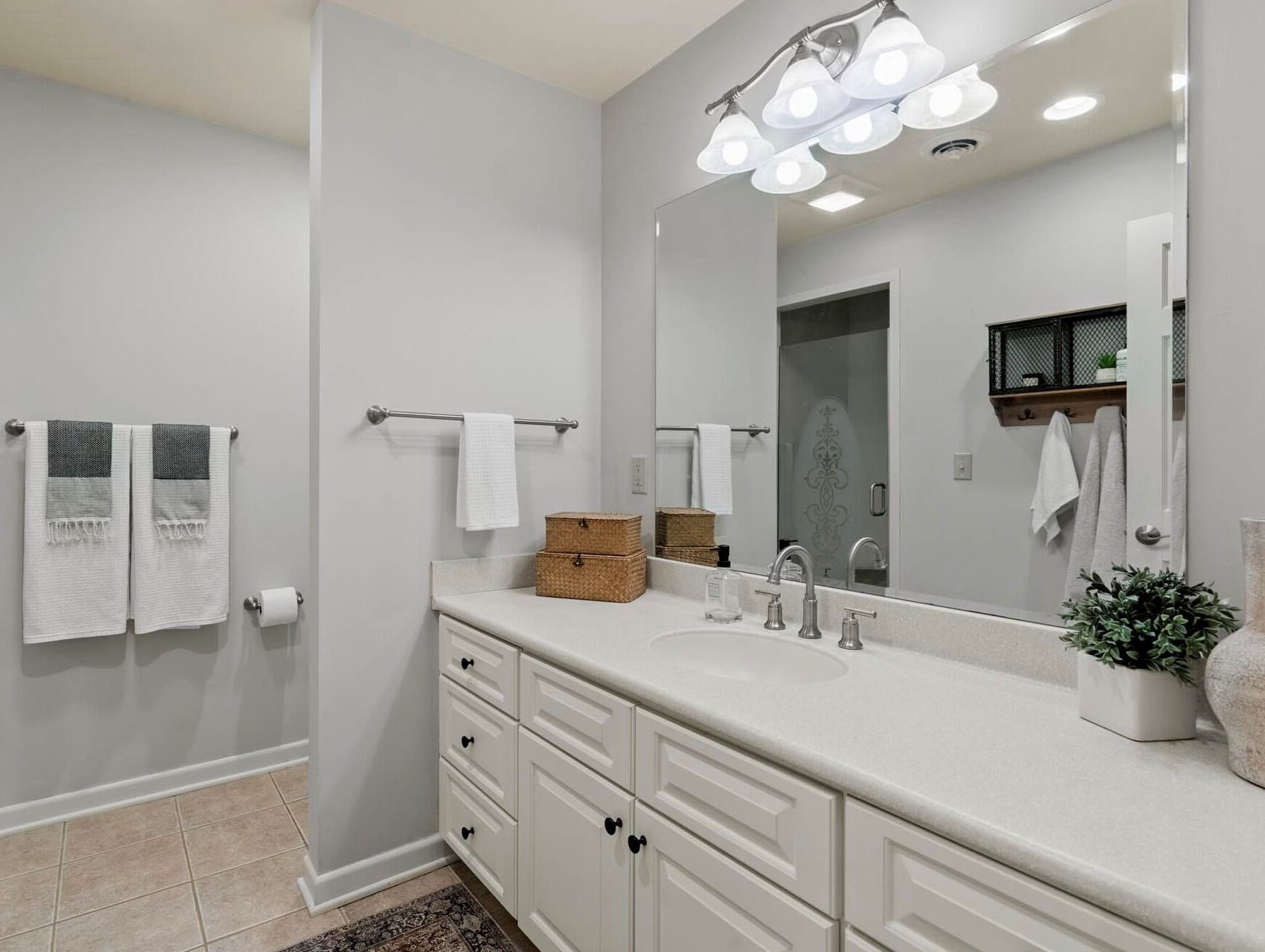 9506 Apple Blossom Ln, Milwaukee WI 53217-4401 exterior