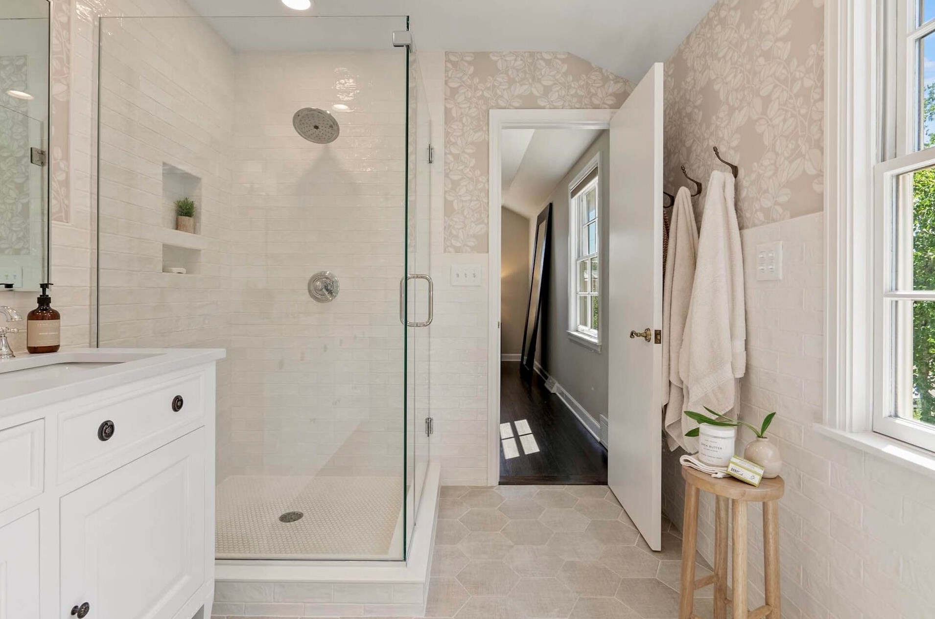 9506 Apple Blossom Ln, Milwaukee WI 53217-4401 exterior