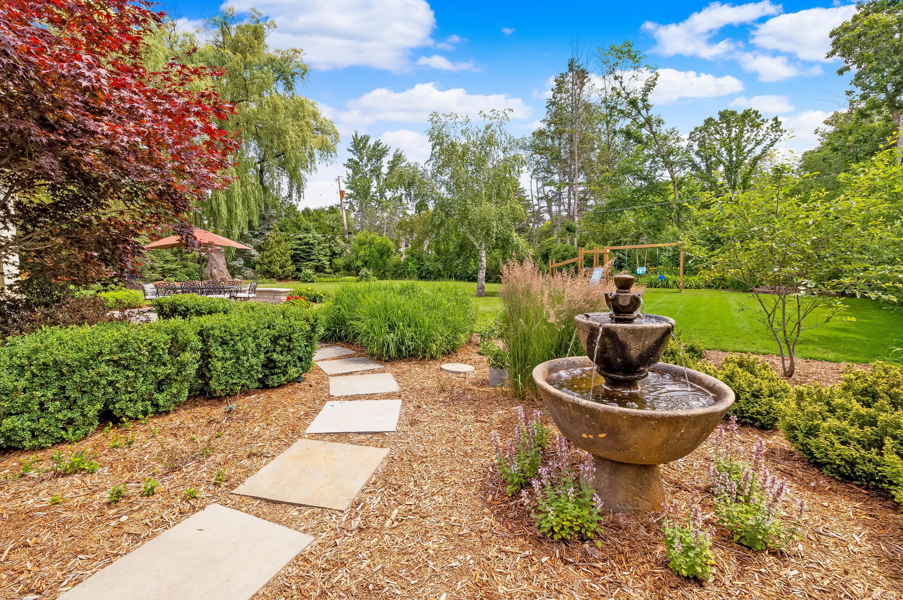 9506 Apple Blossom Ln, Milwaukee WI 53217-4401 exterior