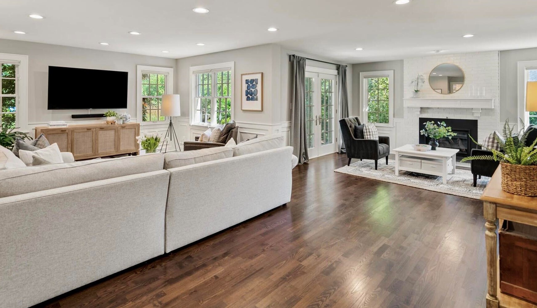 9506 Apple Blossom Ln, Milwaukee WI 53217-4401 exterior