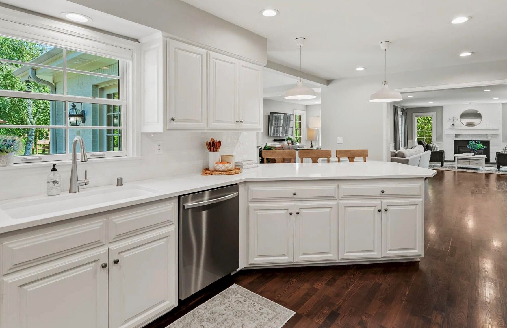 9506 Apple Blossom Ln, Milwaukee WI 53217-4401 exterior