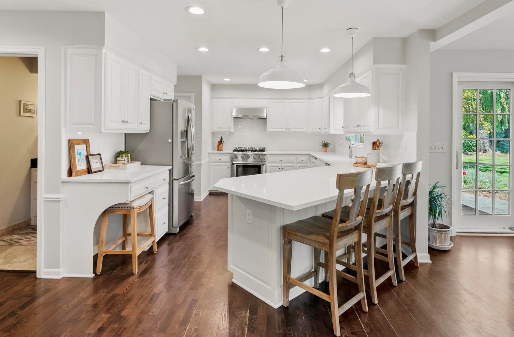 9506 Apple Blossom Ln, Milwaukee WI 53217-4401 exterior