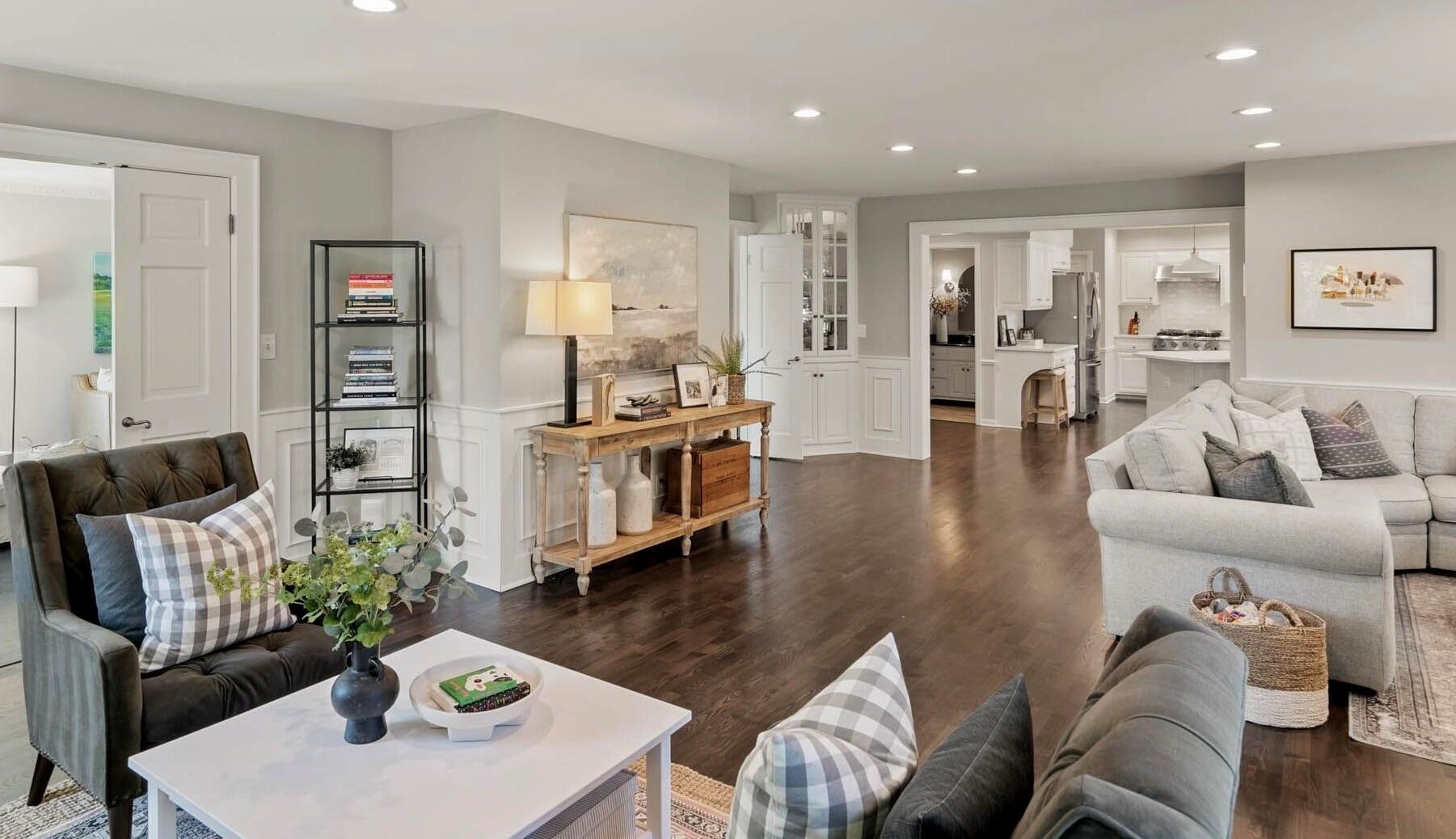 9506 Apple Blossom Ln, Milwaukee WI 53217-4401 exterior