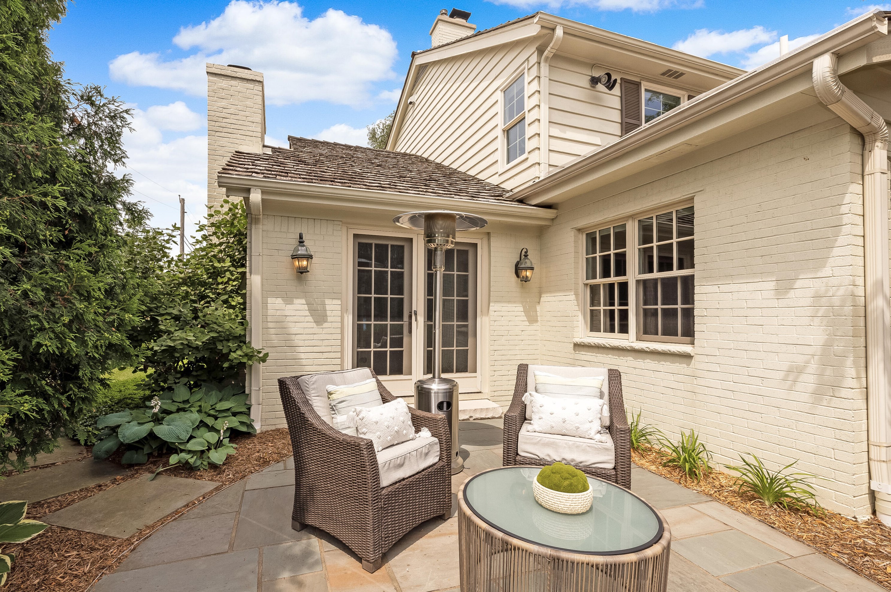 9506 Apple Blossom Ln, Milwaukee WI 53217-4401 exterior