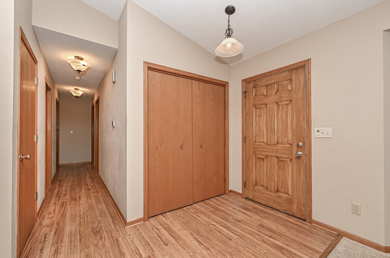 503 Devendorf St, Elkhorn, WI 53121-1562