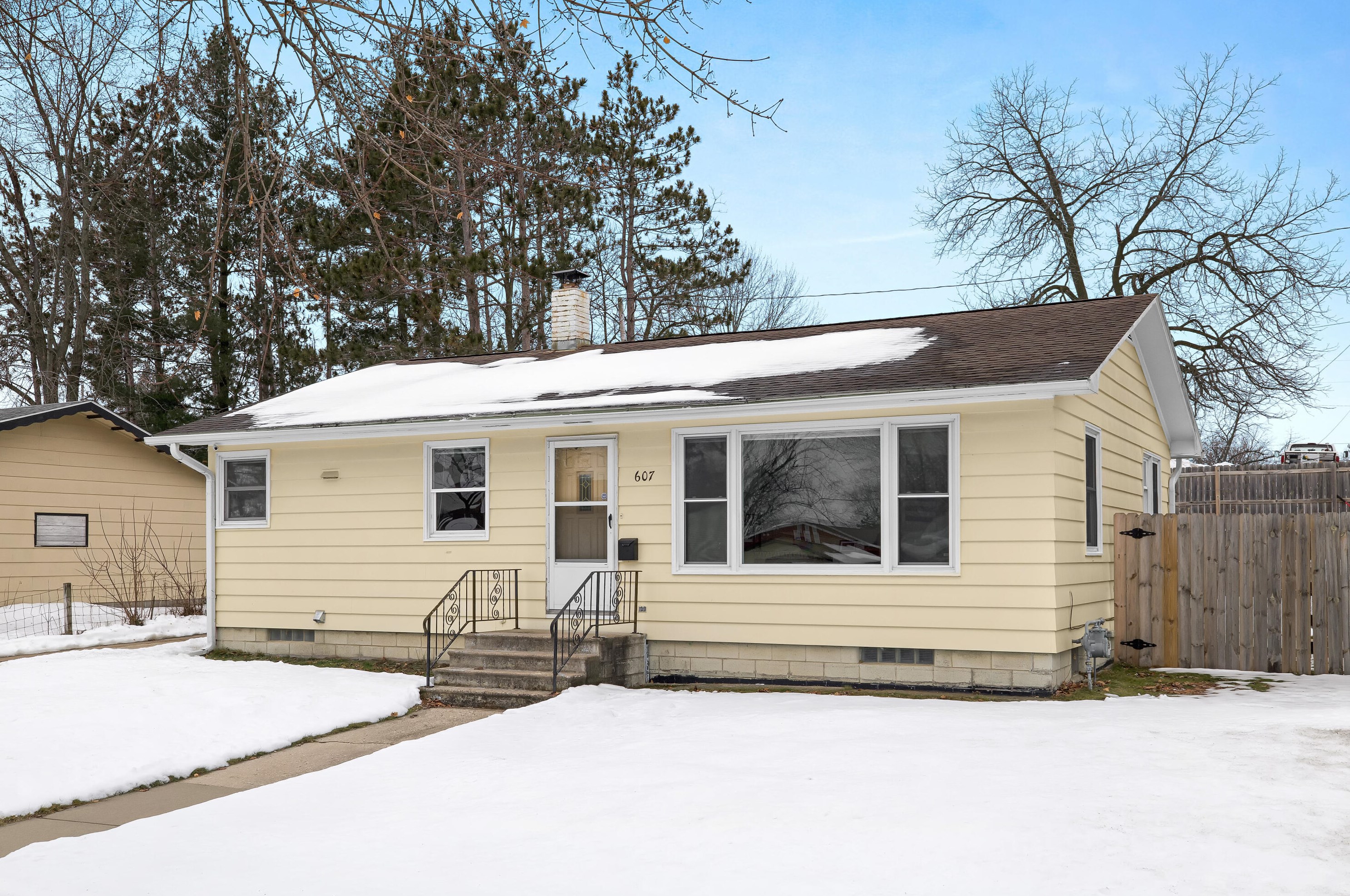 607 East Ave, Tomah, WI 54660-2129
