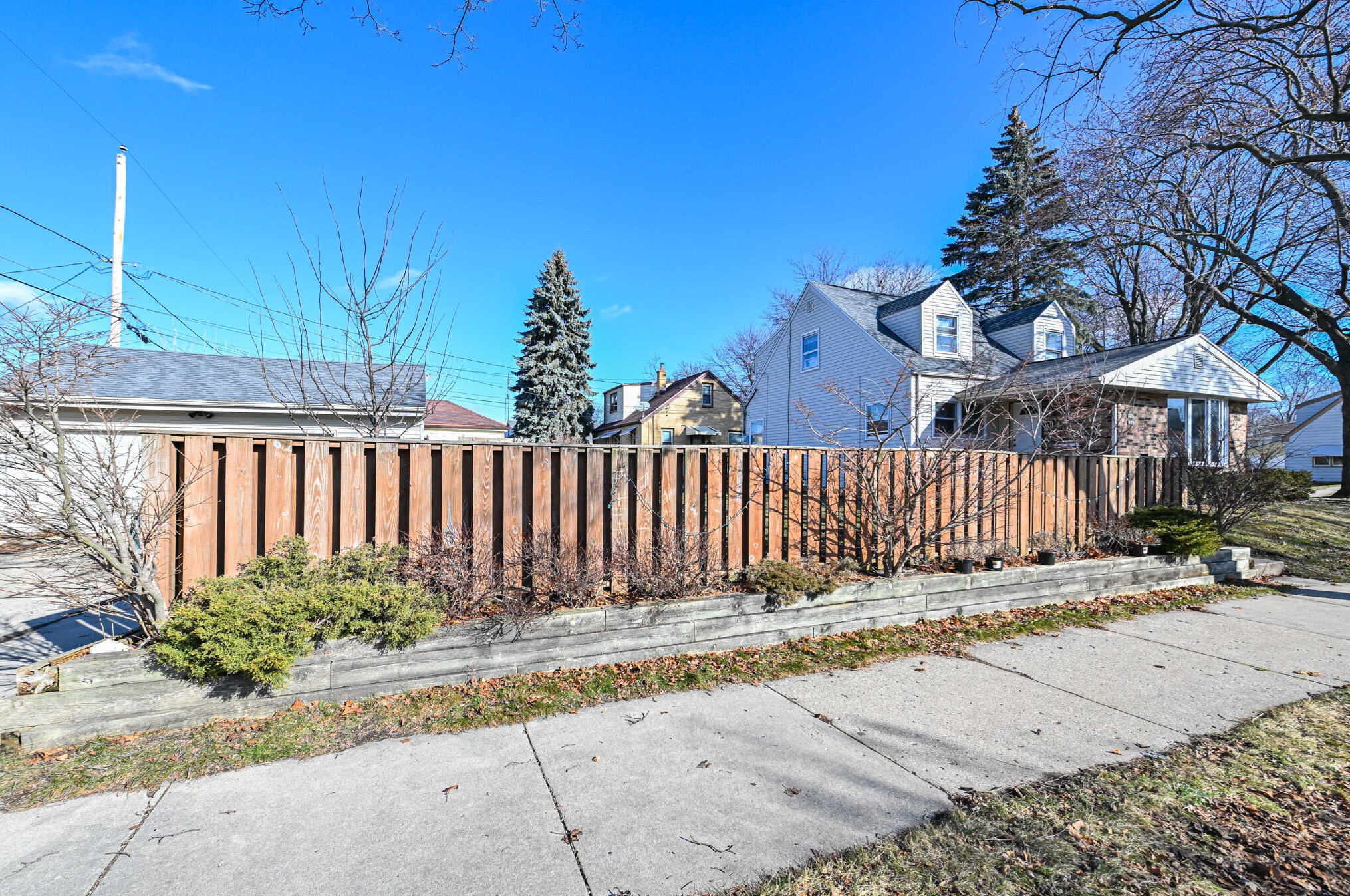 5700 Stack Dr, Milwaukee WI  53219-3138 exterior