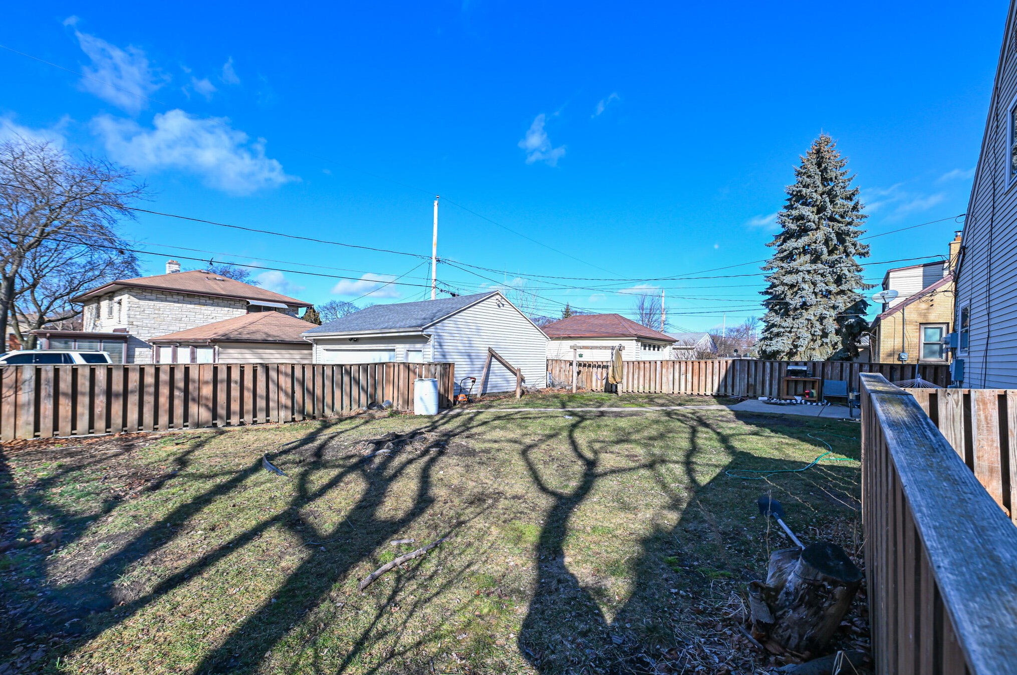 5700 Stack Dr, Milwaukee WI  53219-3138 exterior