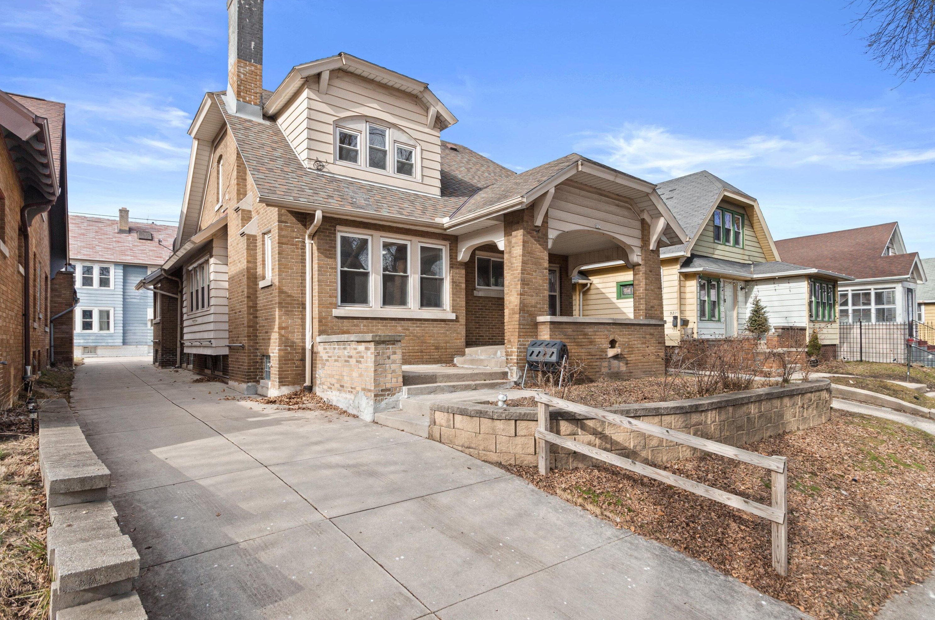 925 S 20th St, Milwaukee, WI 53204