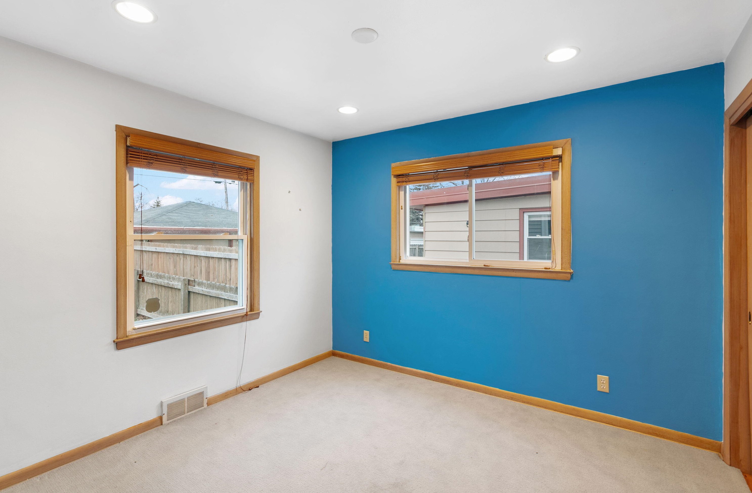 3863 83rd St, Milwaukee WI  53220-1631 exterior