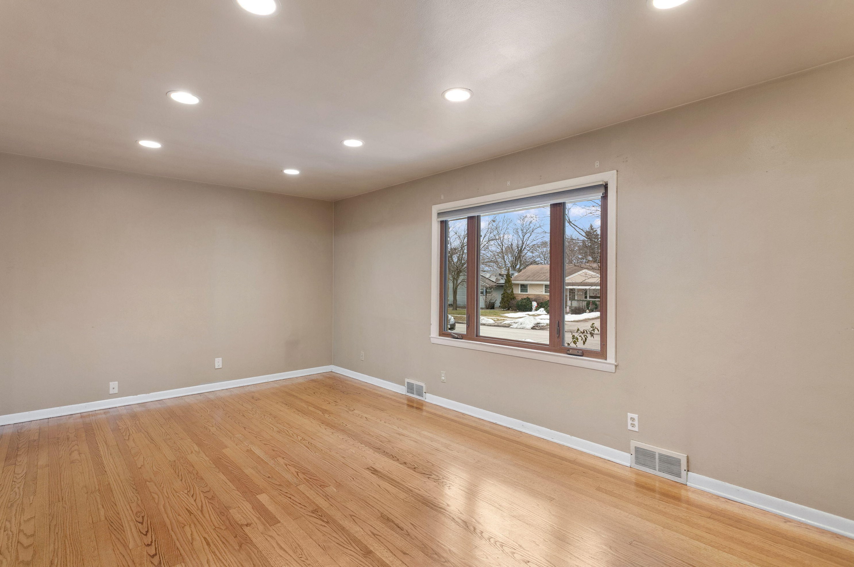 3863 83rd St, Milwaukee WI  53220-1631 exterior