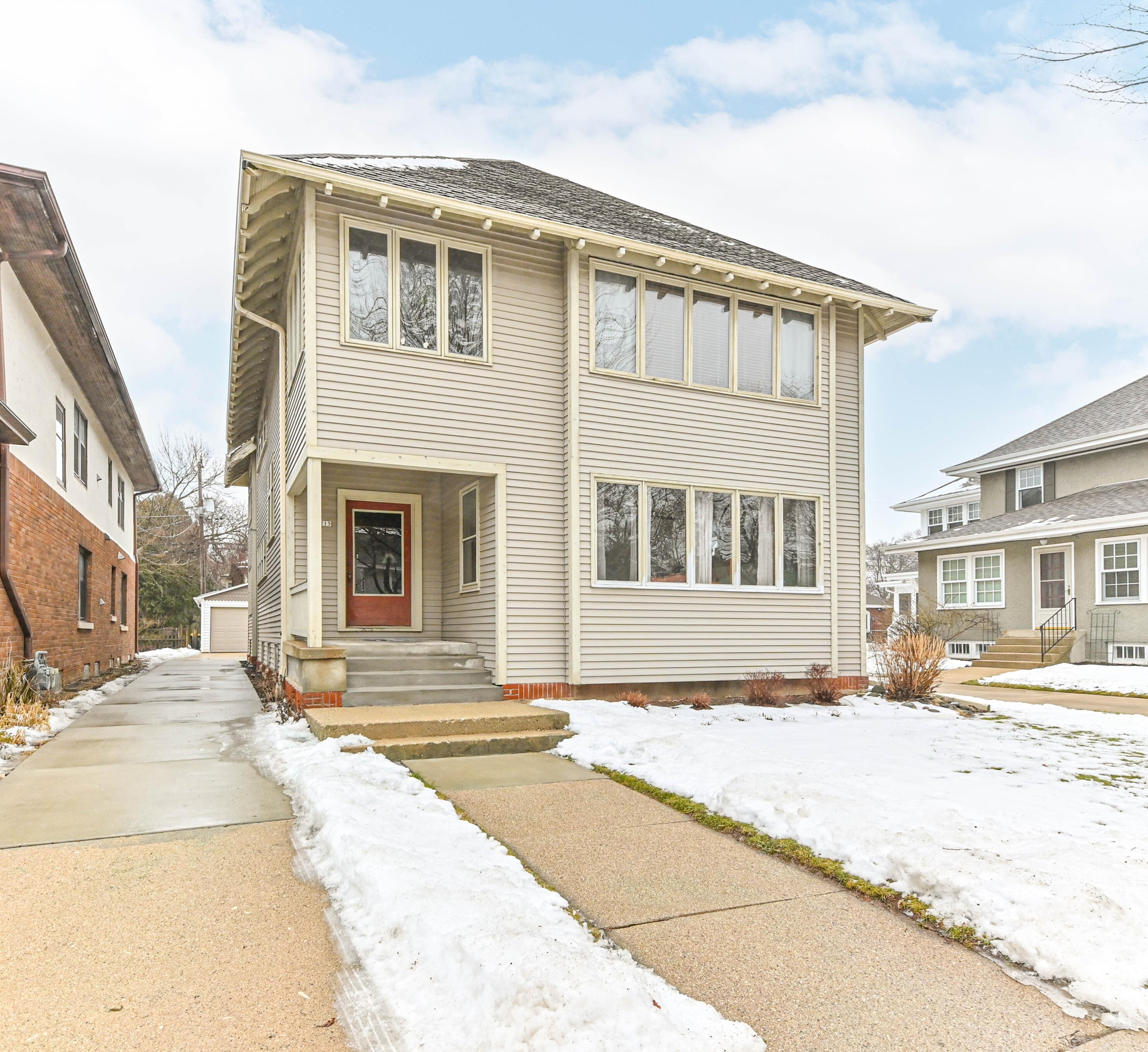 4215 Prospect Ave, Milwaukee, WI 53211-1770