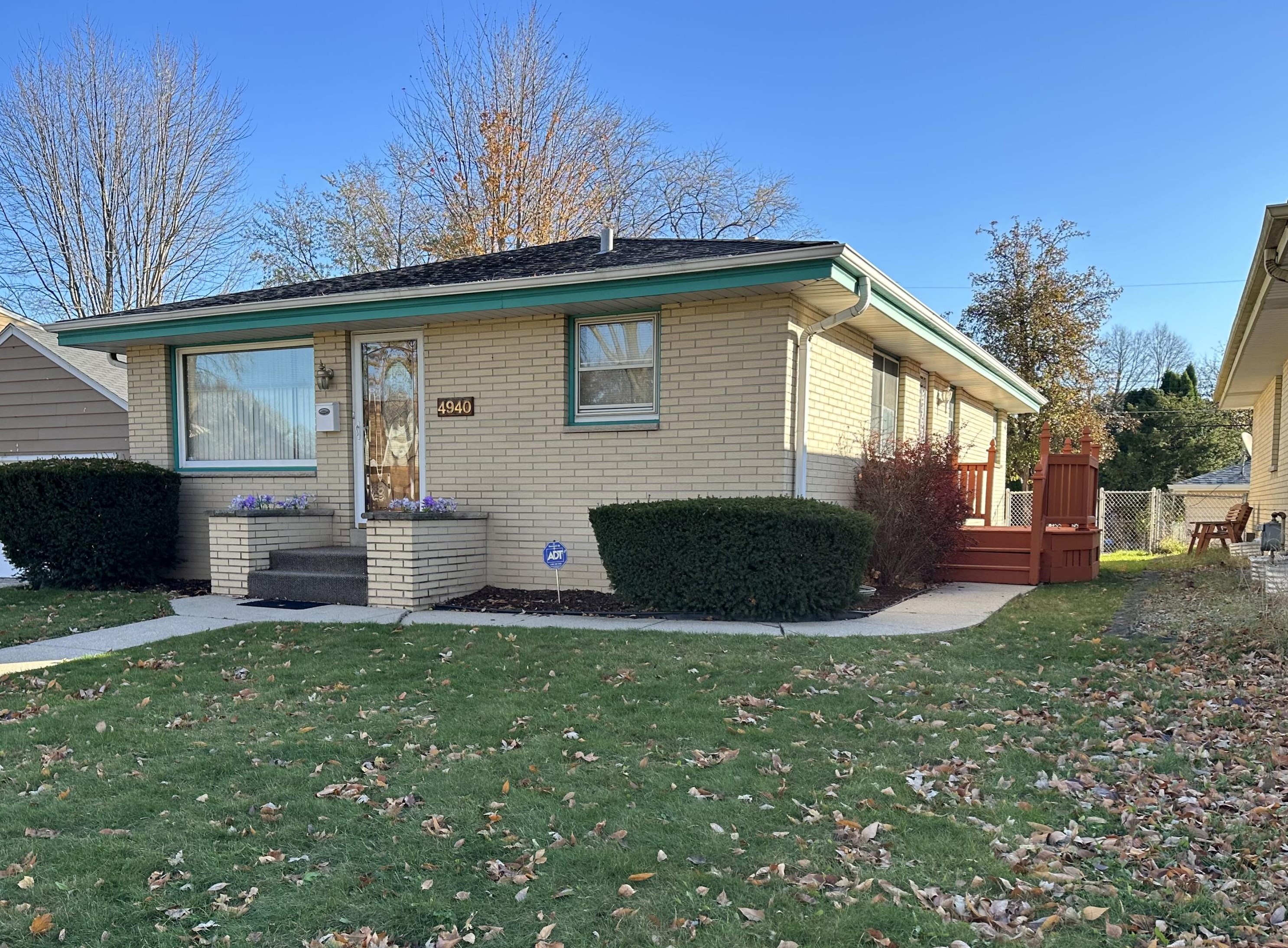 4940 89th St, Milwaukee, WI 53225-4108