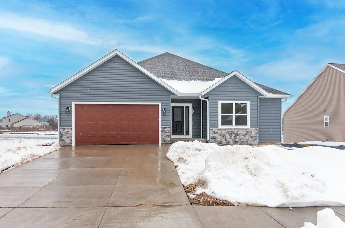 933 Durango Dr, Hartford, WI 53027