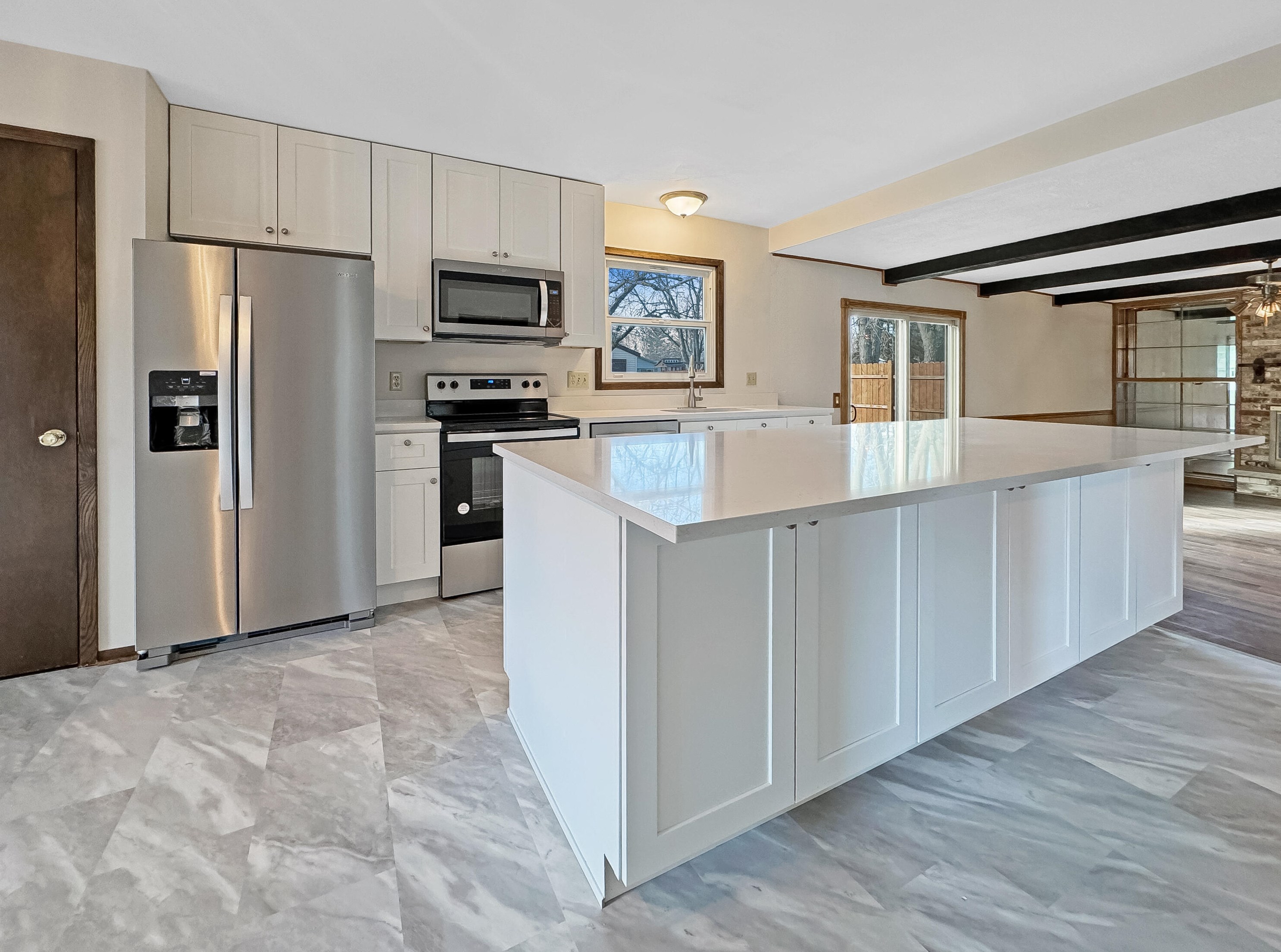 1207 River Park Cir, Mukwonago, WI 53149-1073