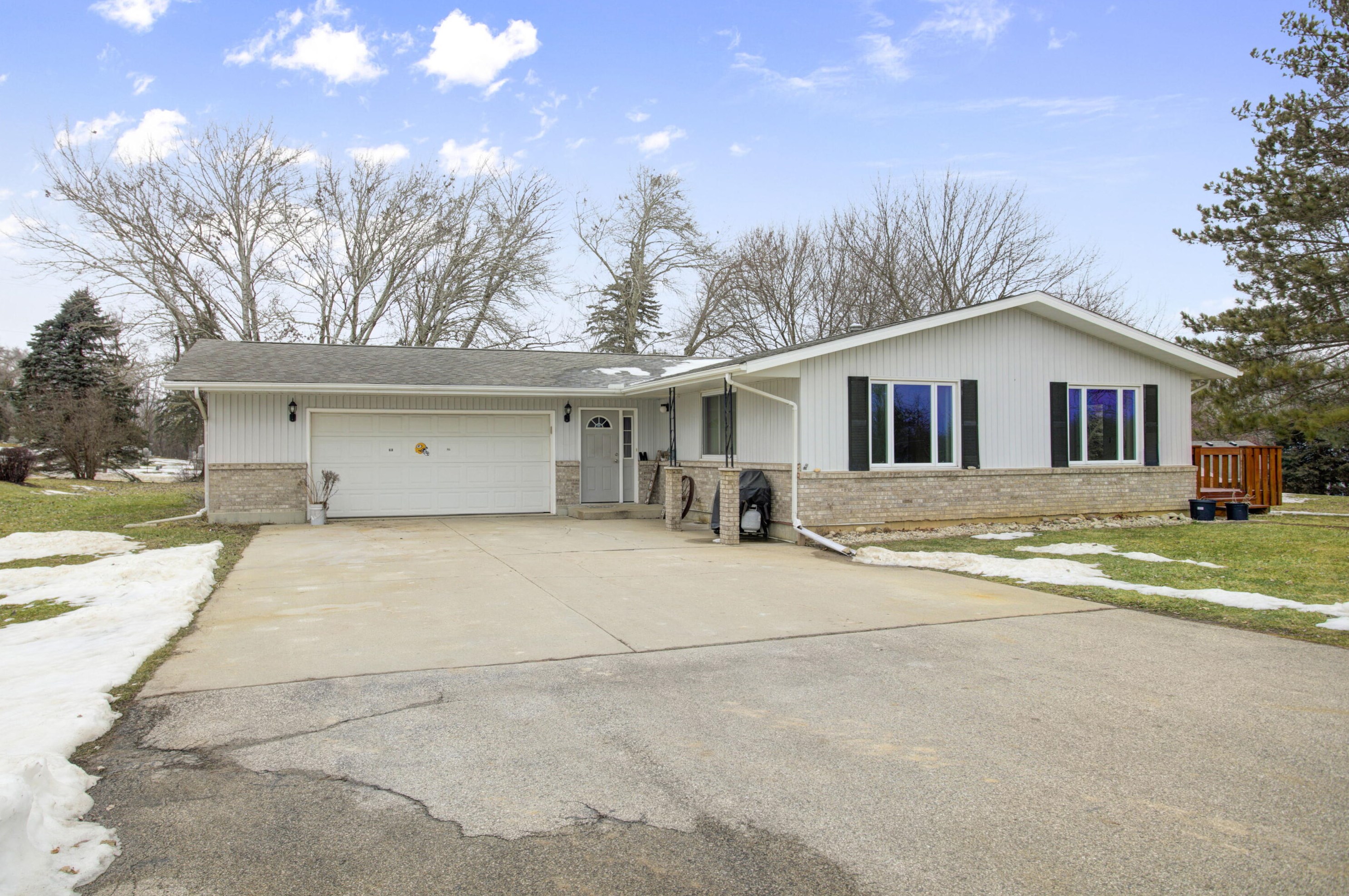 11605 Wilmot Rd, Twin Lakes, WI 53181