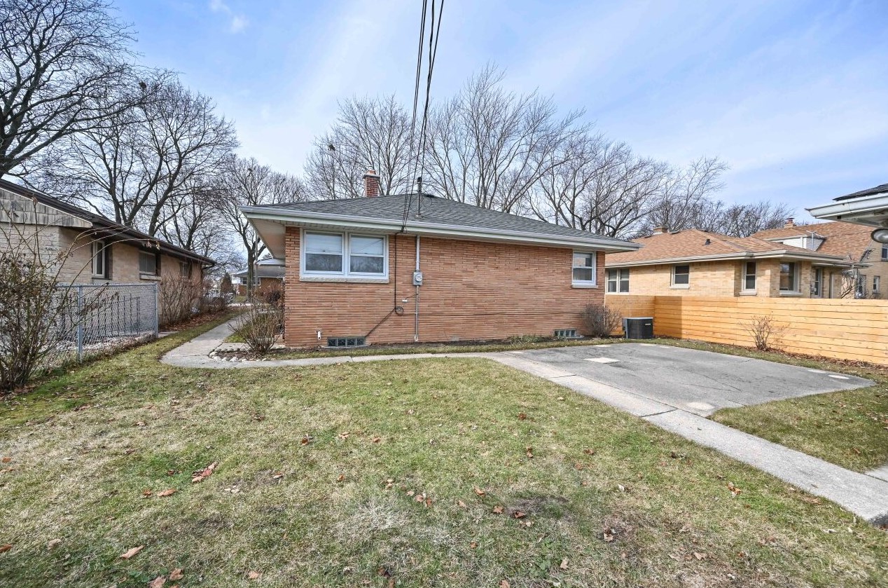 3708 101, Milwaukee WI 53222-2309 exterior