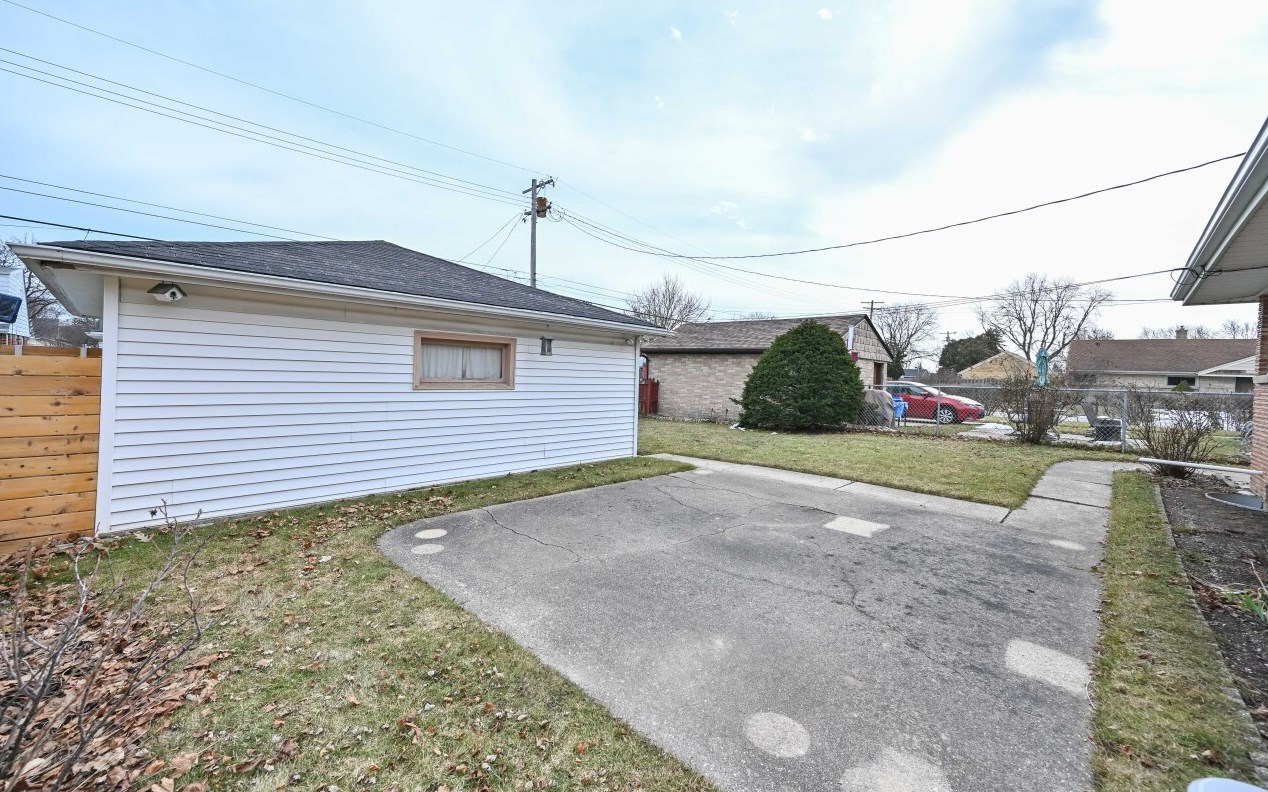 3708 101, Milwaukee WI 53222-2309 exterior