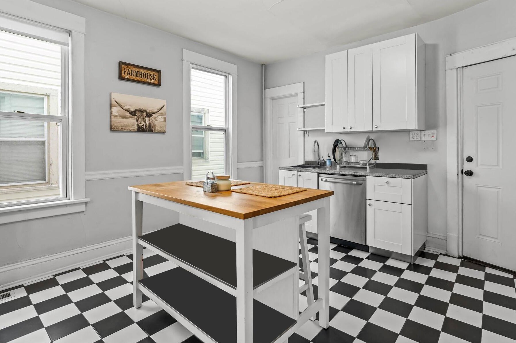 2923 9th Pl, Milwaukee, WI 53215-3947