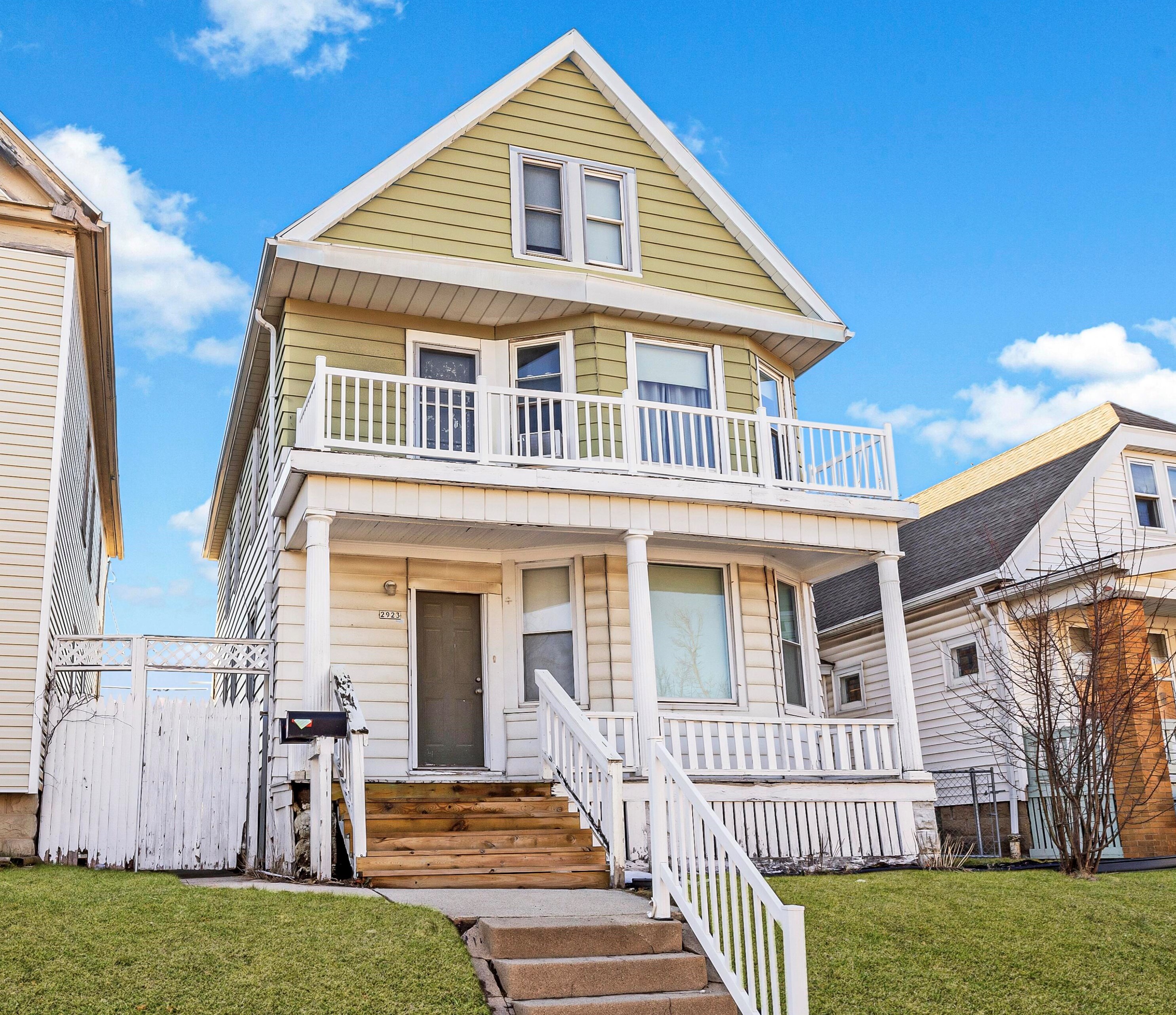 2923 9 Pl, Milwaukee WI 53215-3213 exterior