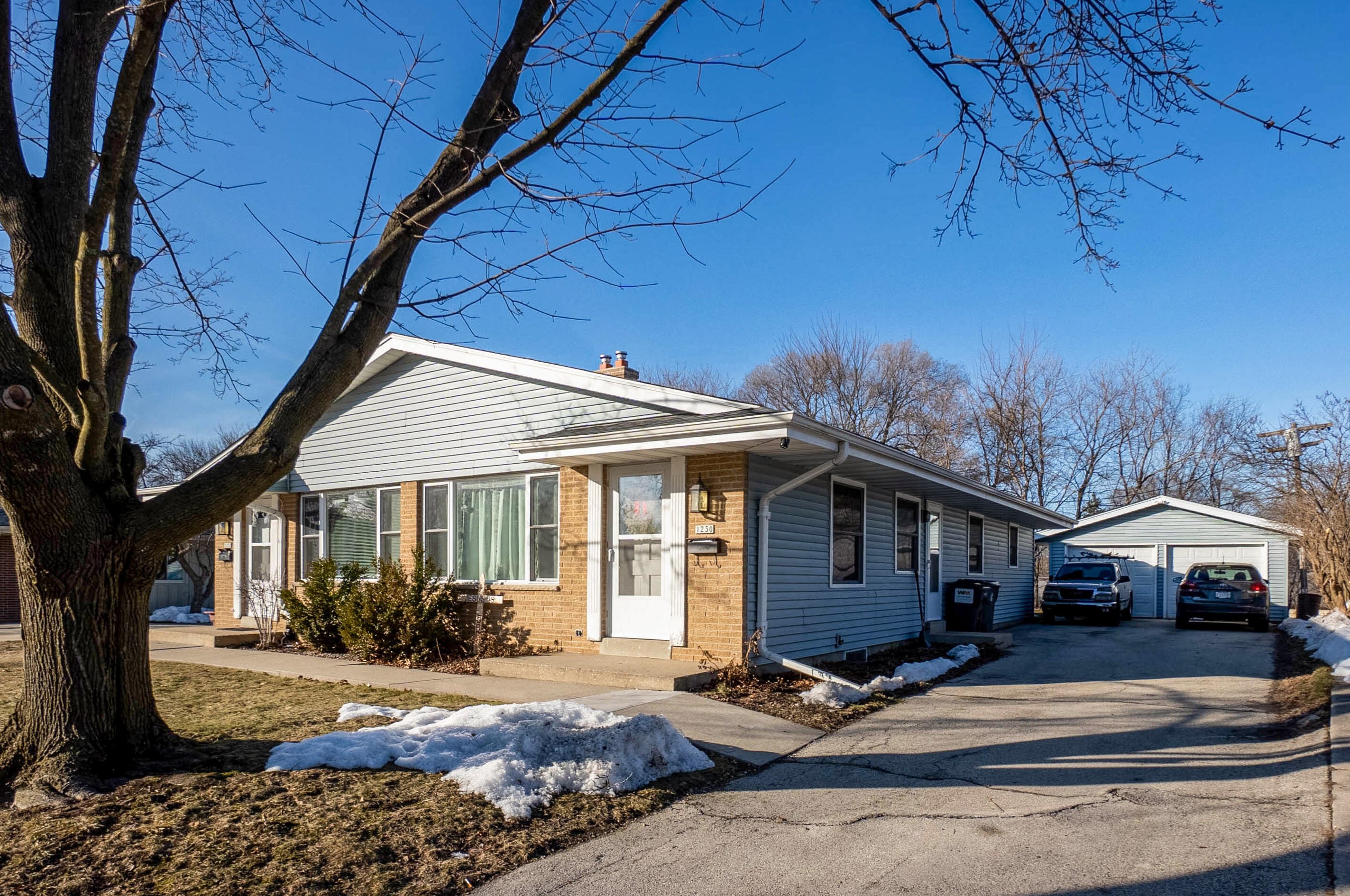 1230 Wilshire Pl, Waukesha, WI 53188-3311