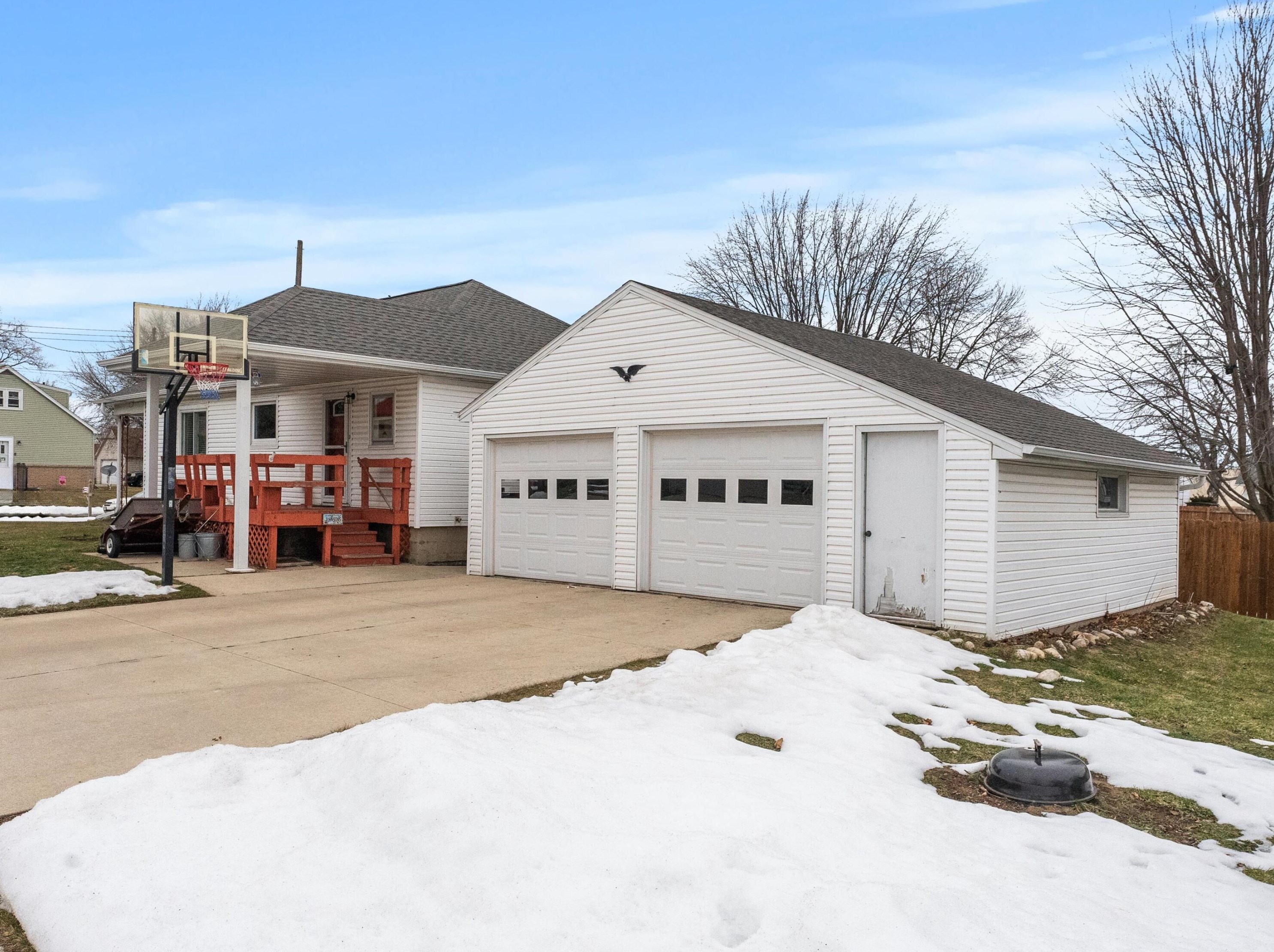 3517 Columbus St, Manitowoc, WI 54220