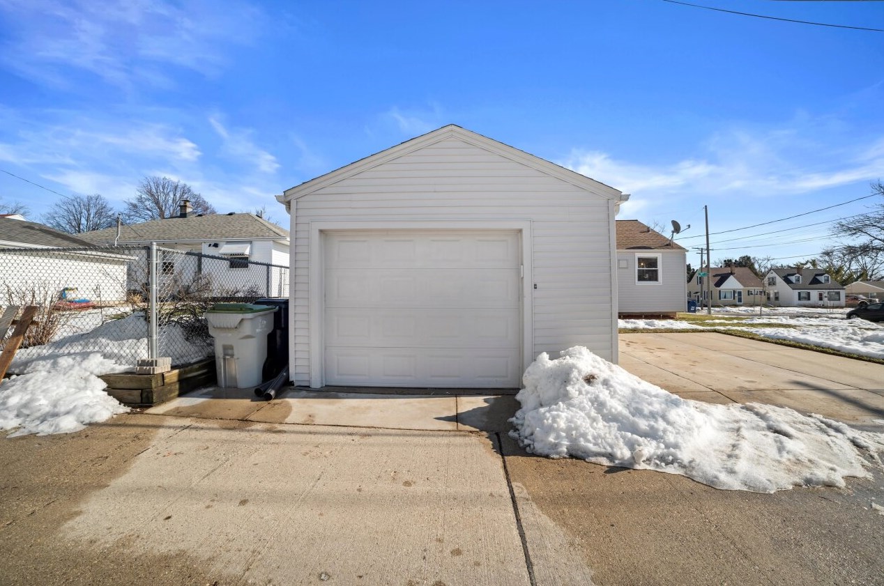 3503 97th Pl, Milwaukee WI  53222-2630 exterior
