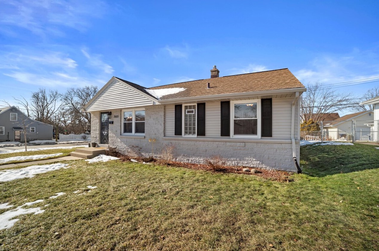 3503 97th Pl, Milwaukee WI  53222-2630 exterior