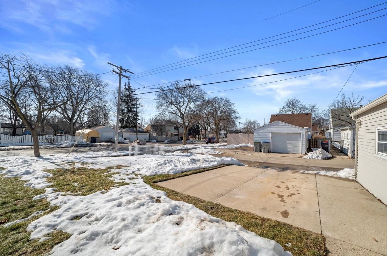 3503 97th Pl, Milwaukee WI  53222-2630 exterior
