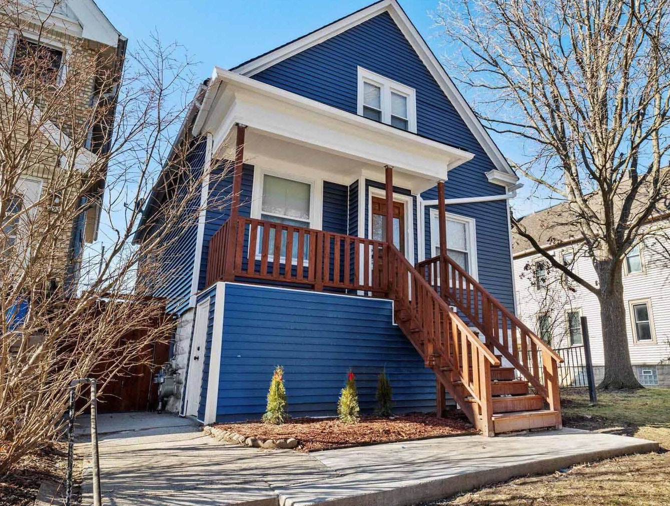 2953 11 St, Milwaukee WI 53215-3813 exterior